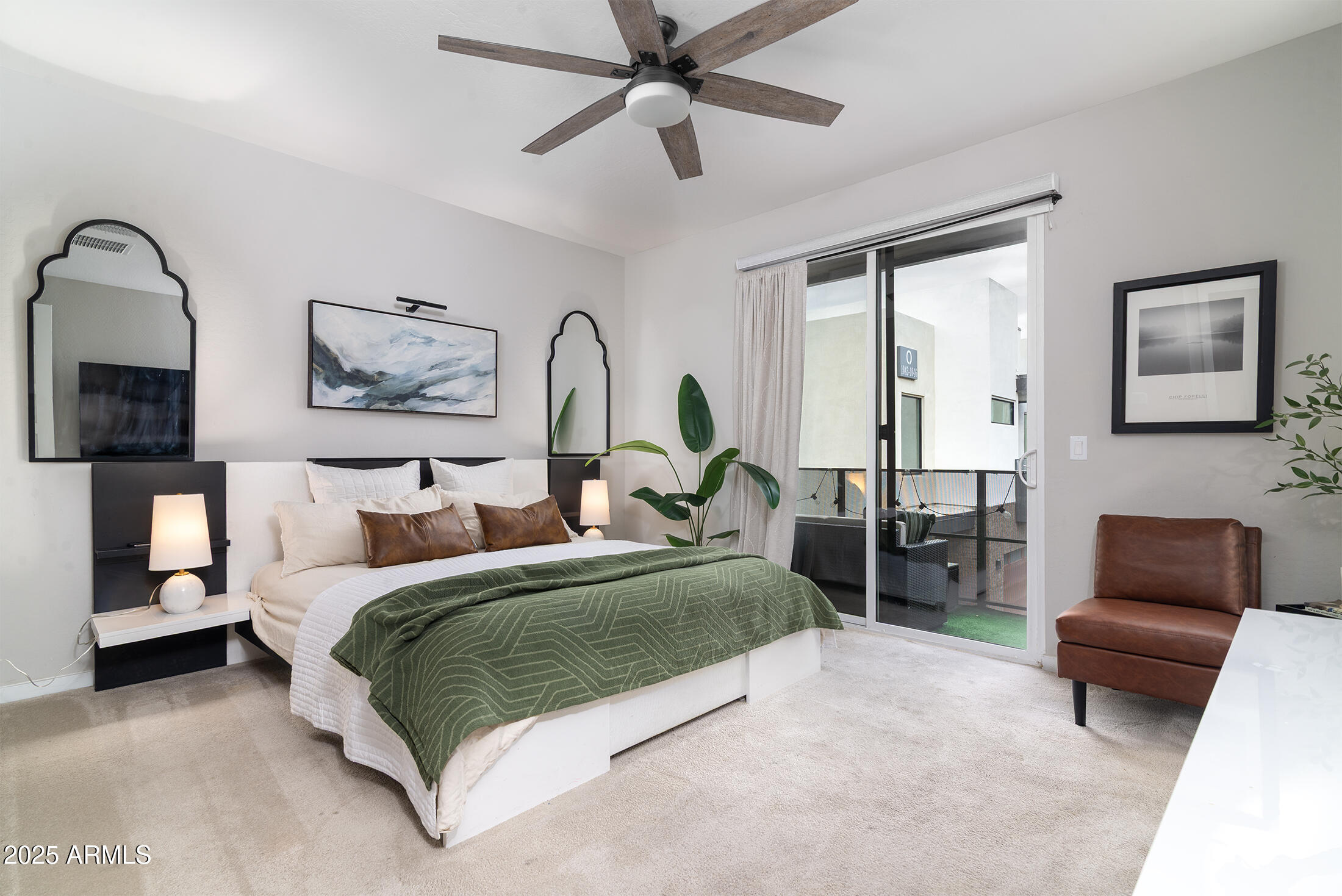 901 S SMITH Road, 1041