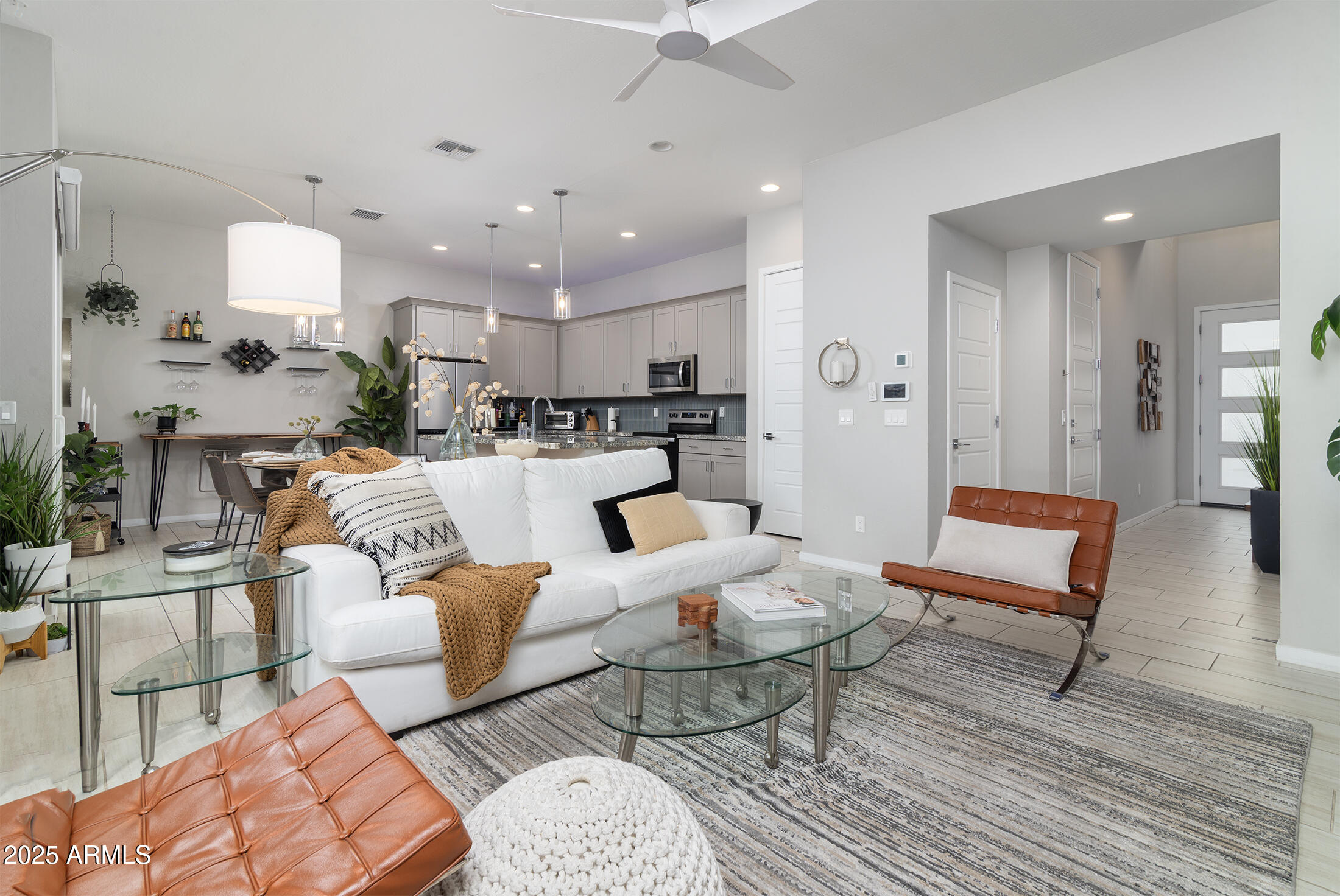 901 S SMITH Road, 1041