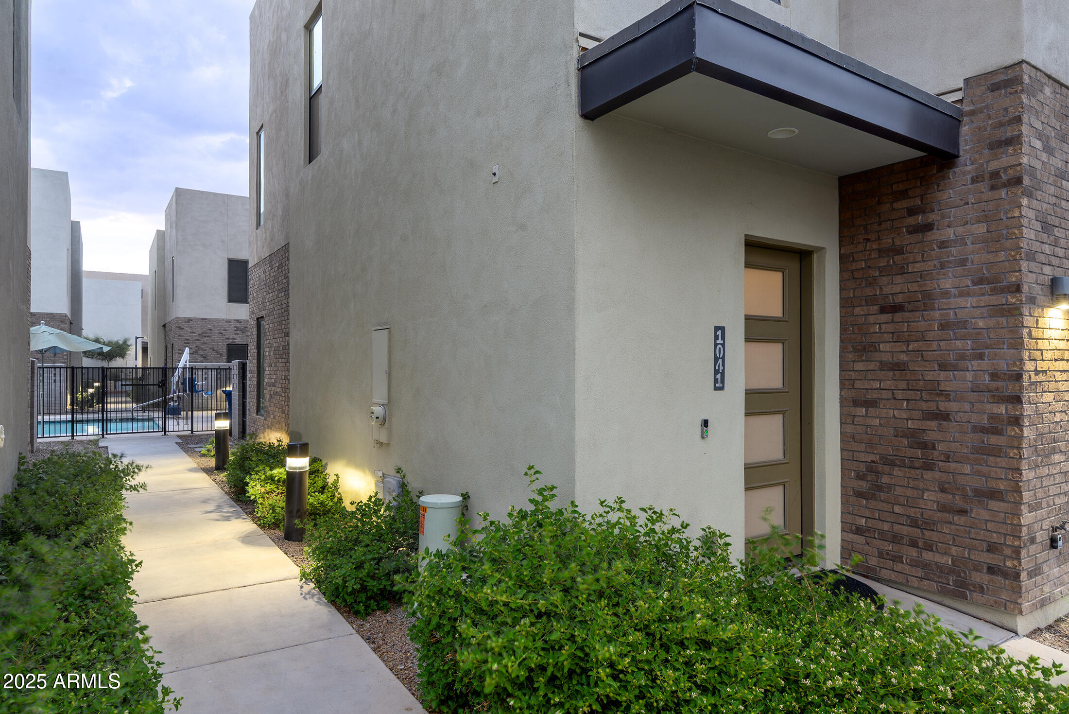 901 S SMITH Road, 1041