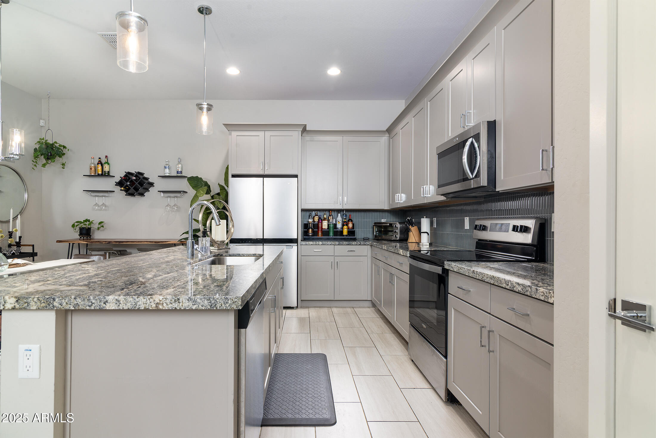 901 S SMITH Road, 1041