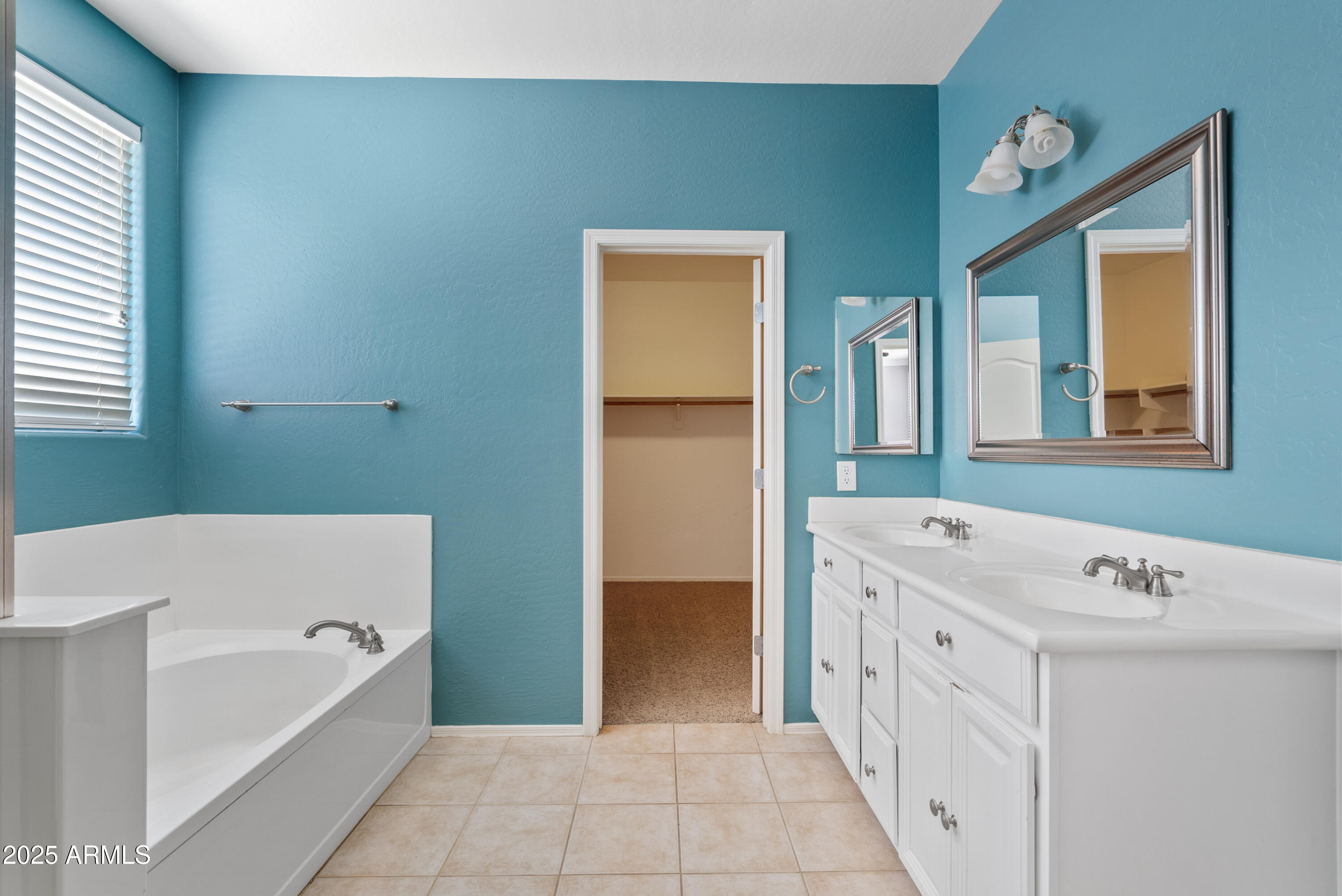 3850 E Longhorn Street