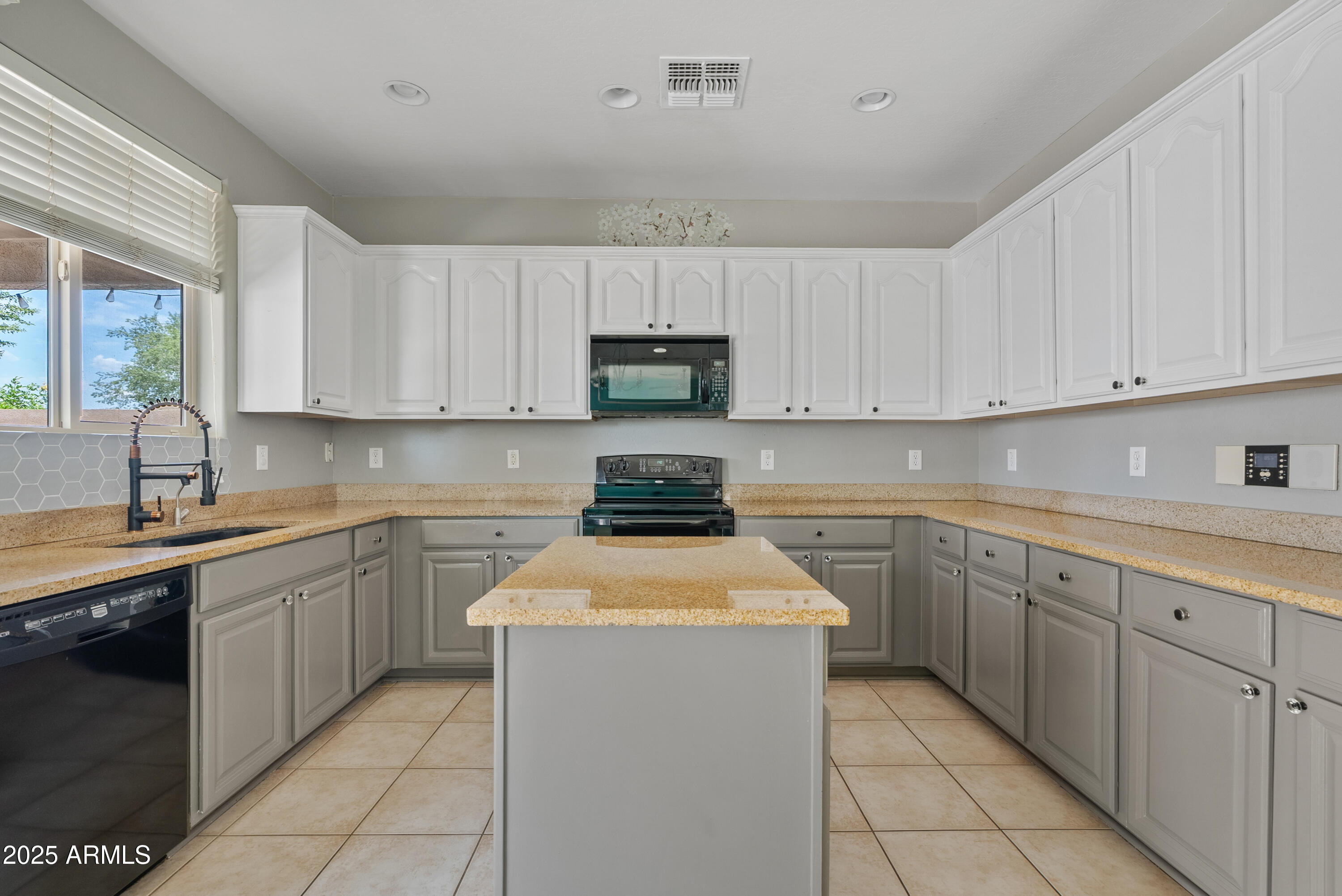 3850 E Longhorn Street