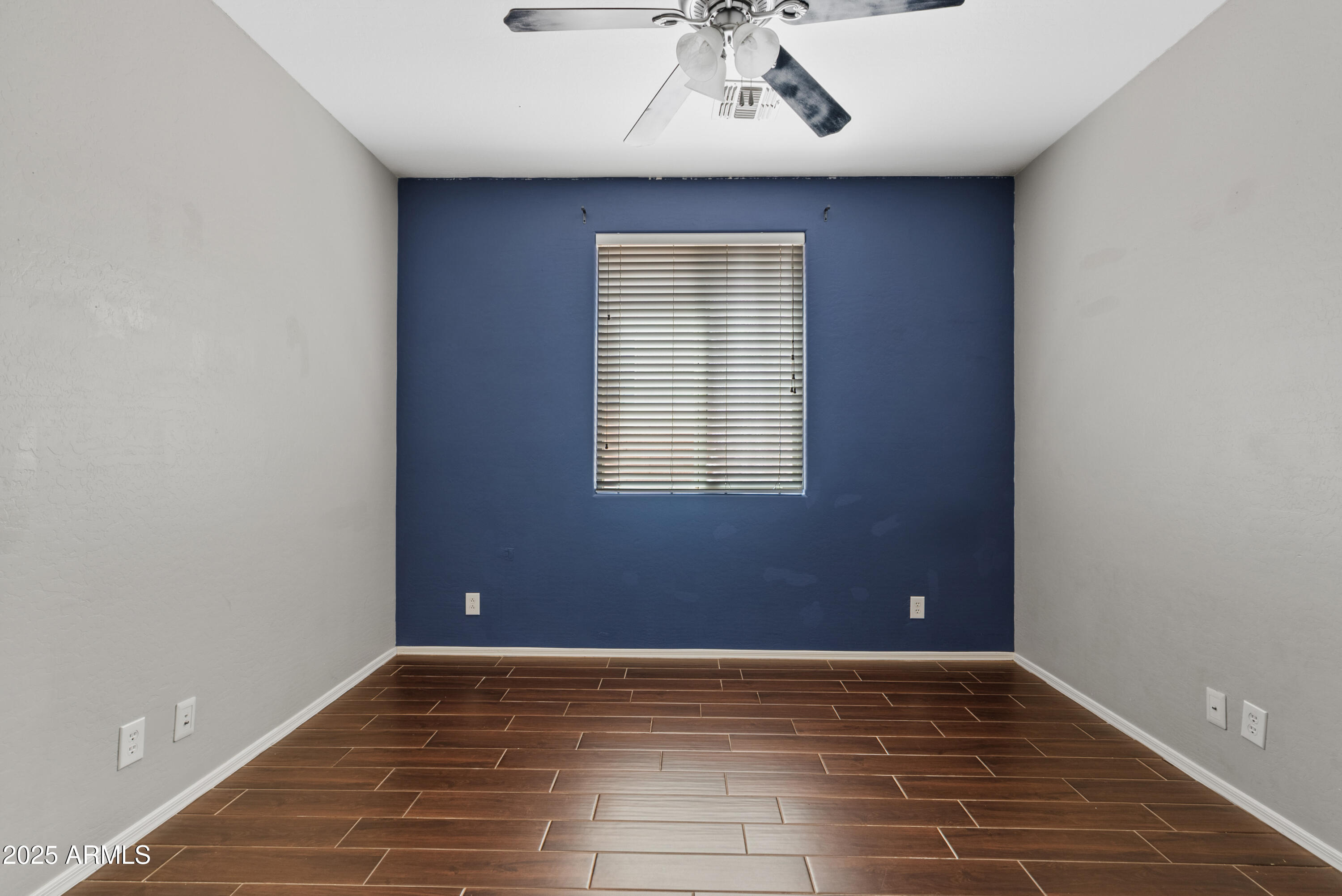 3850 E Longhorn Street