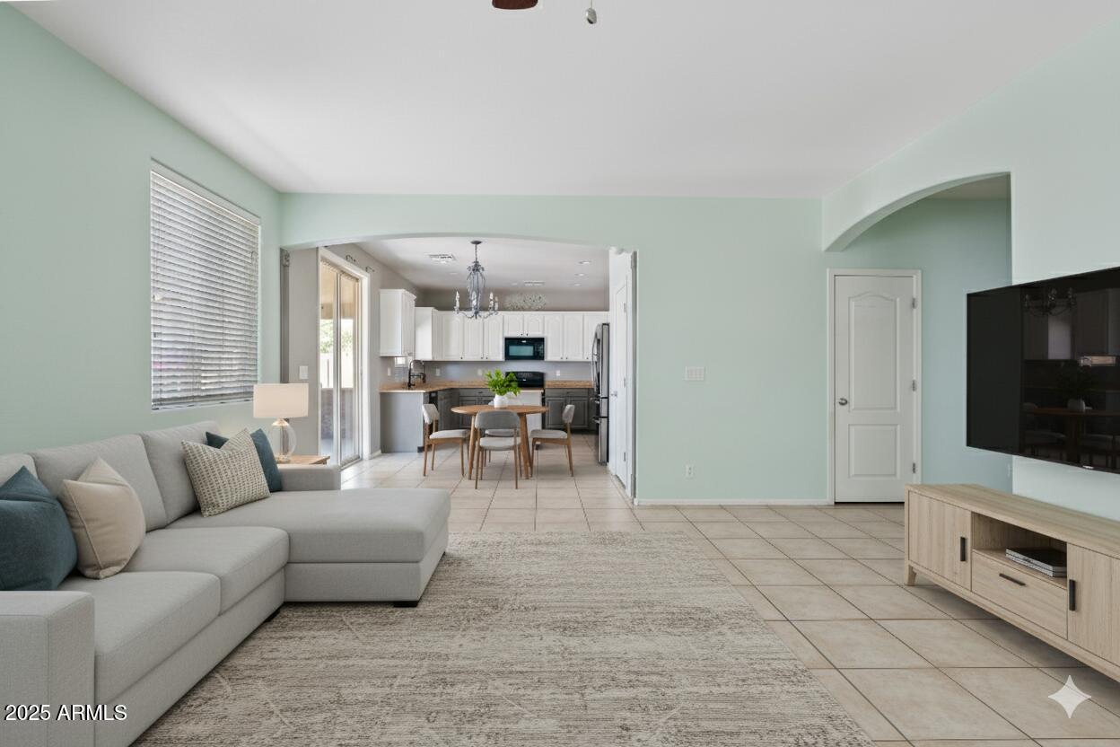 3850 E Longhorn Street