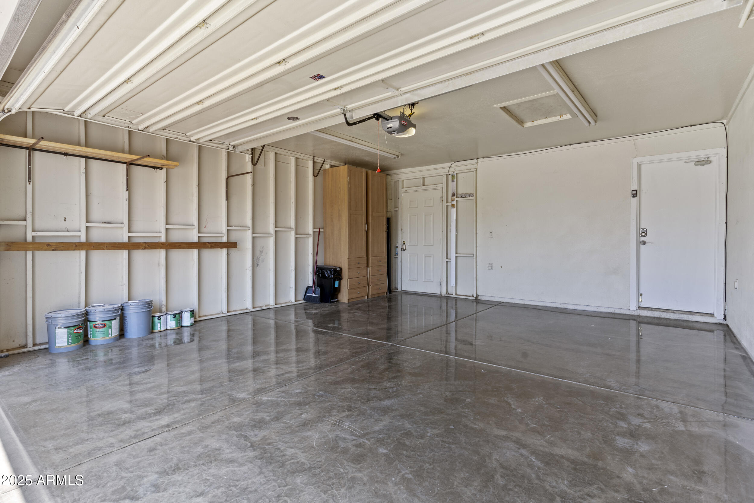 2442 E DIAMOND Avenue