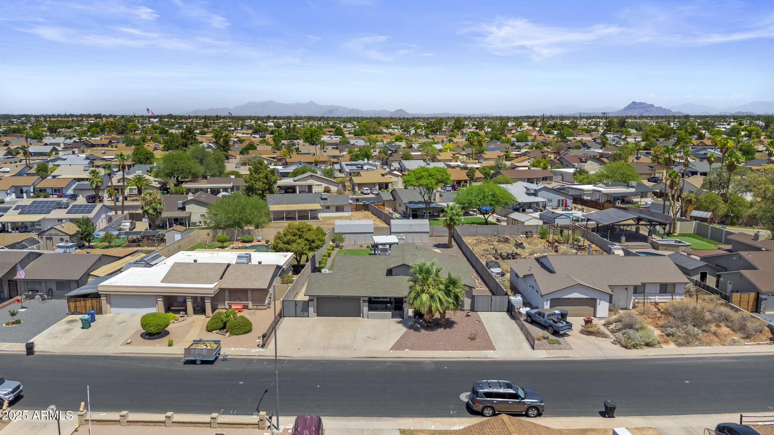 2442 E DIAMOND Avenue