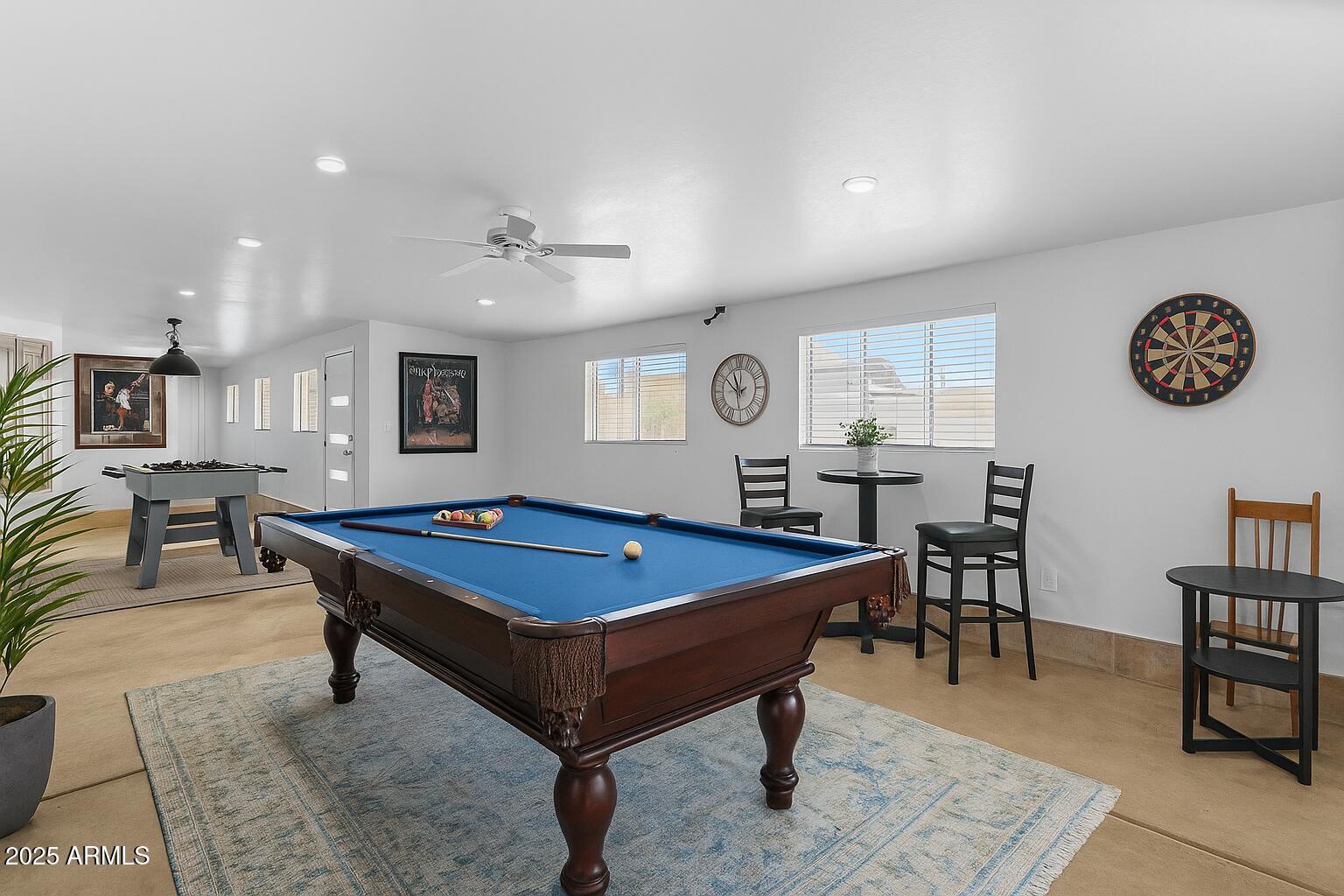 2442 E DIAMOND Avenue