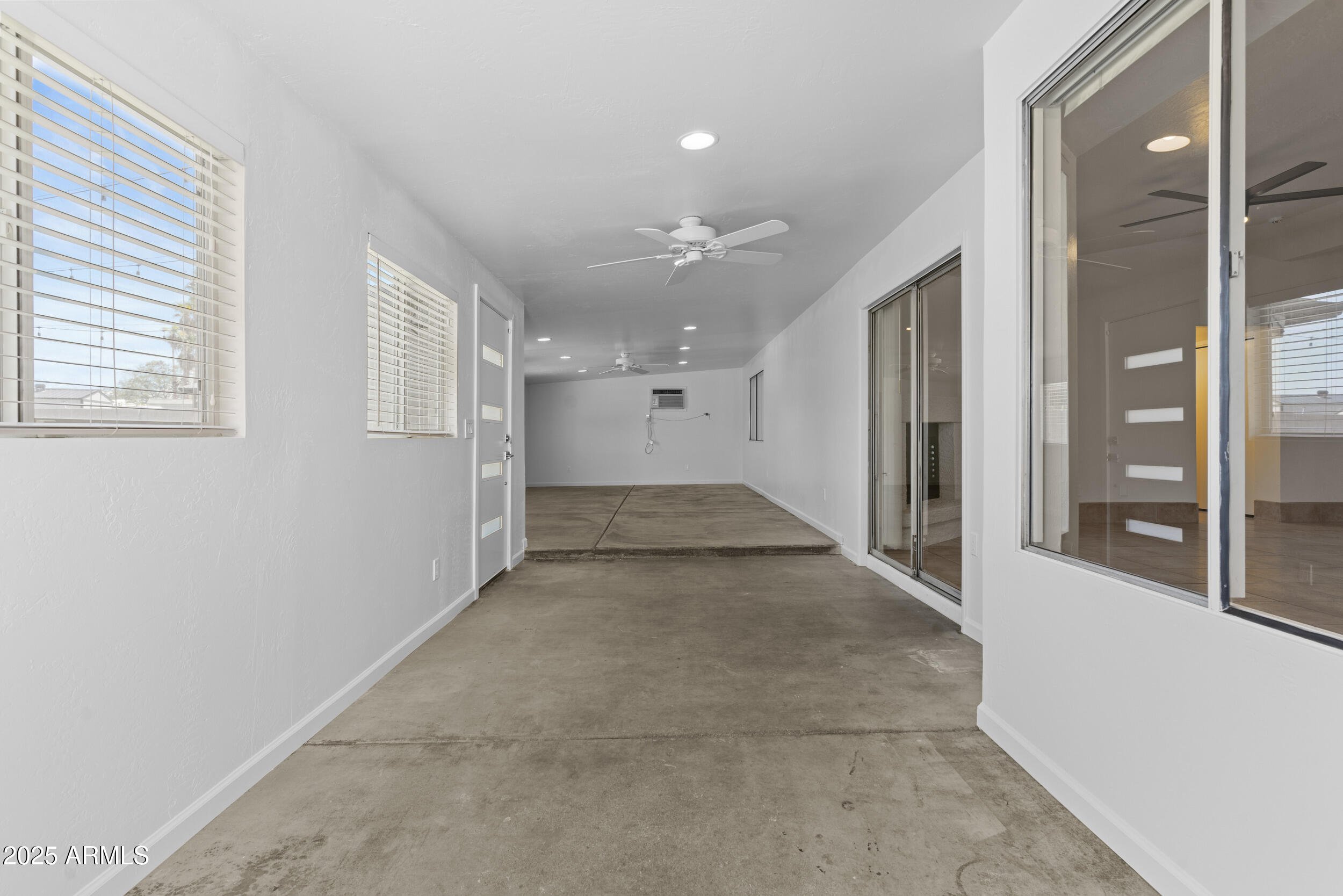 2442 E DIAMOND Avenue