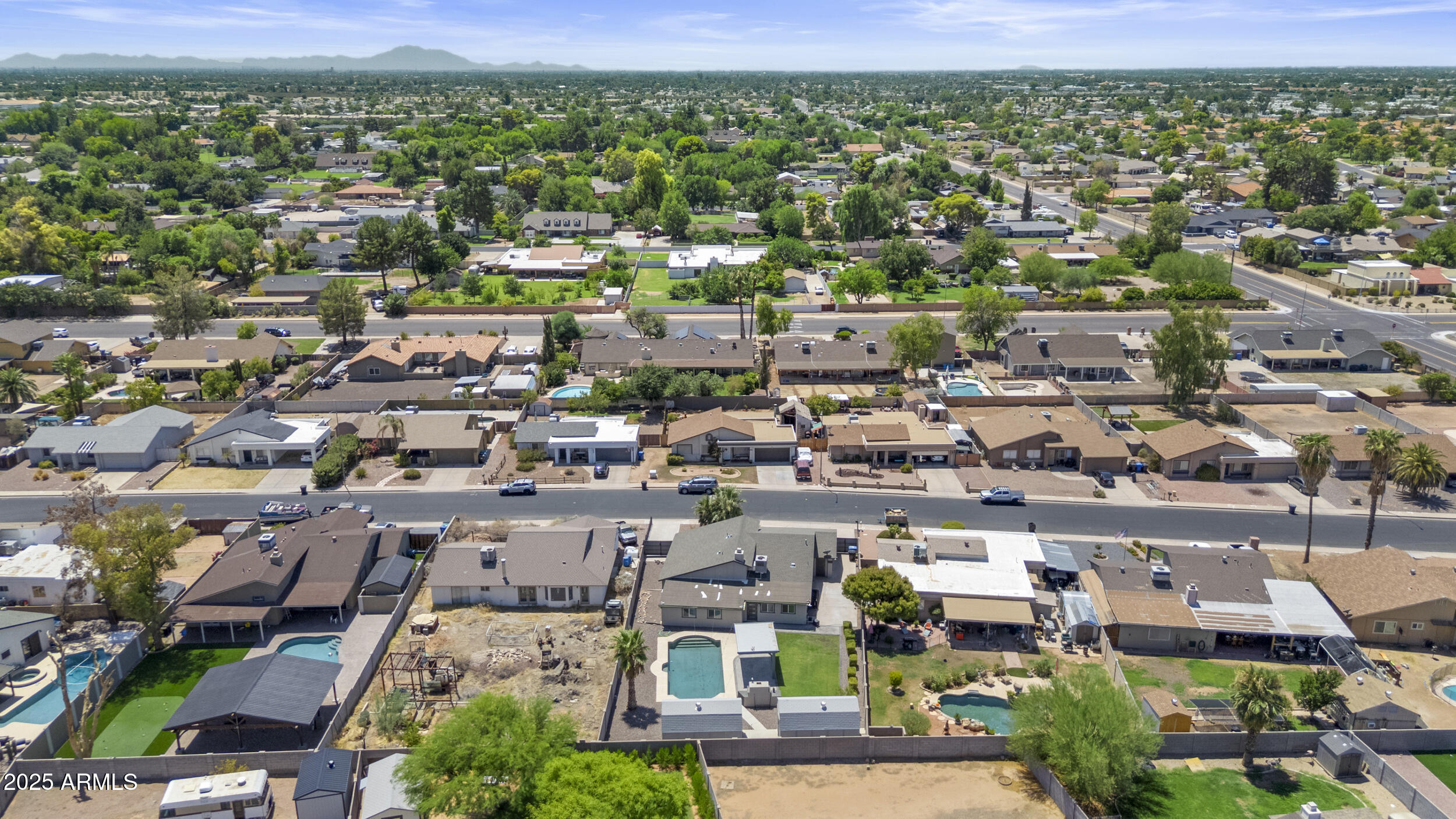 2442 E DIAMOND Avenue