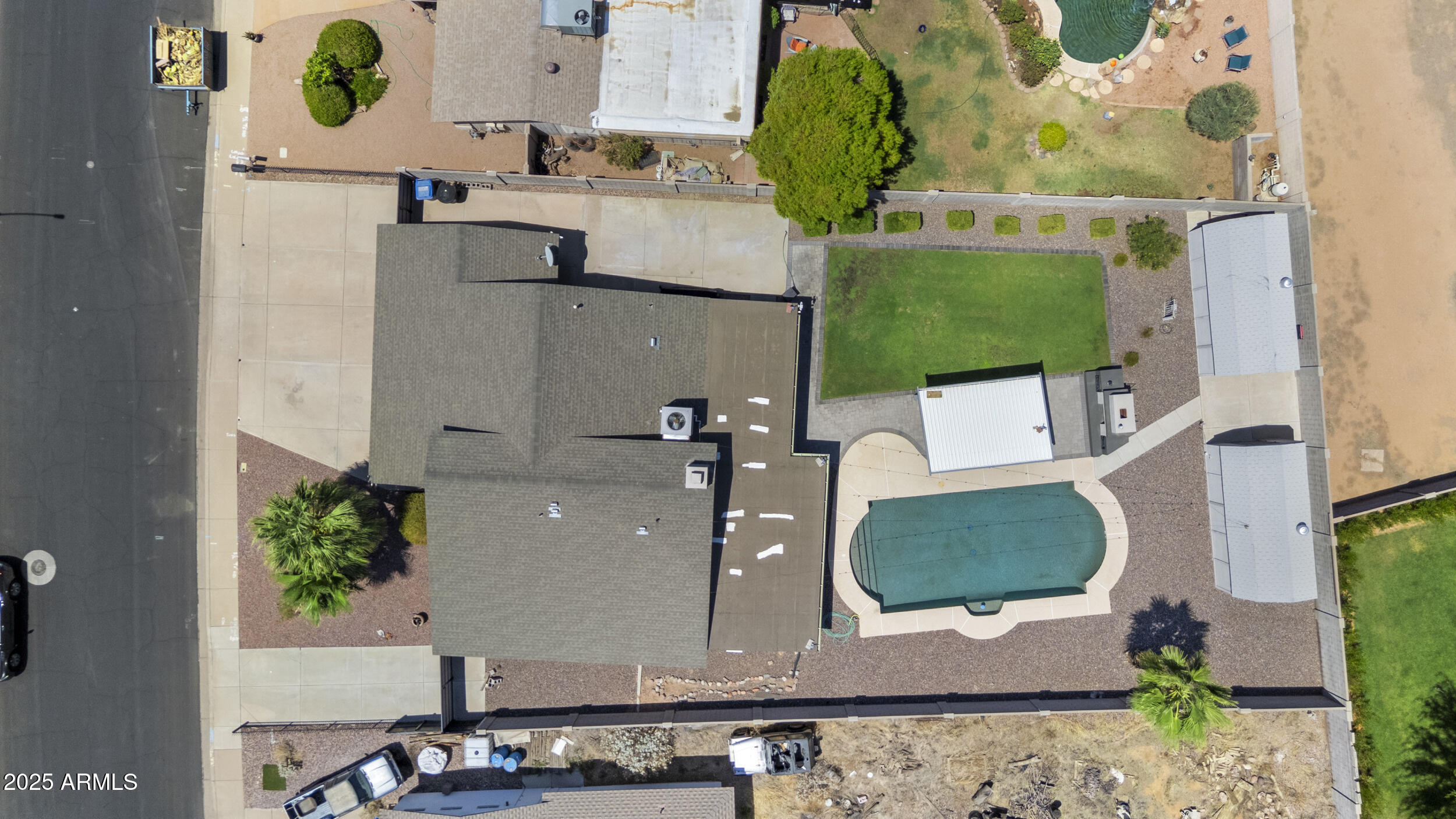 2442 E DIAMOND Avenue