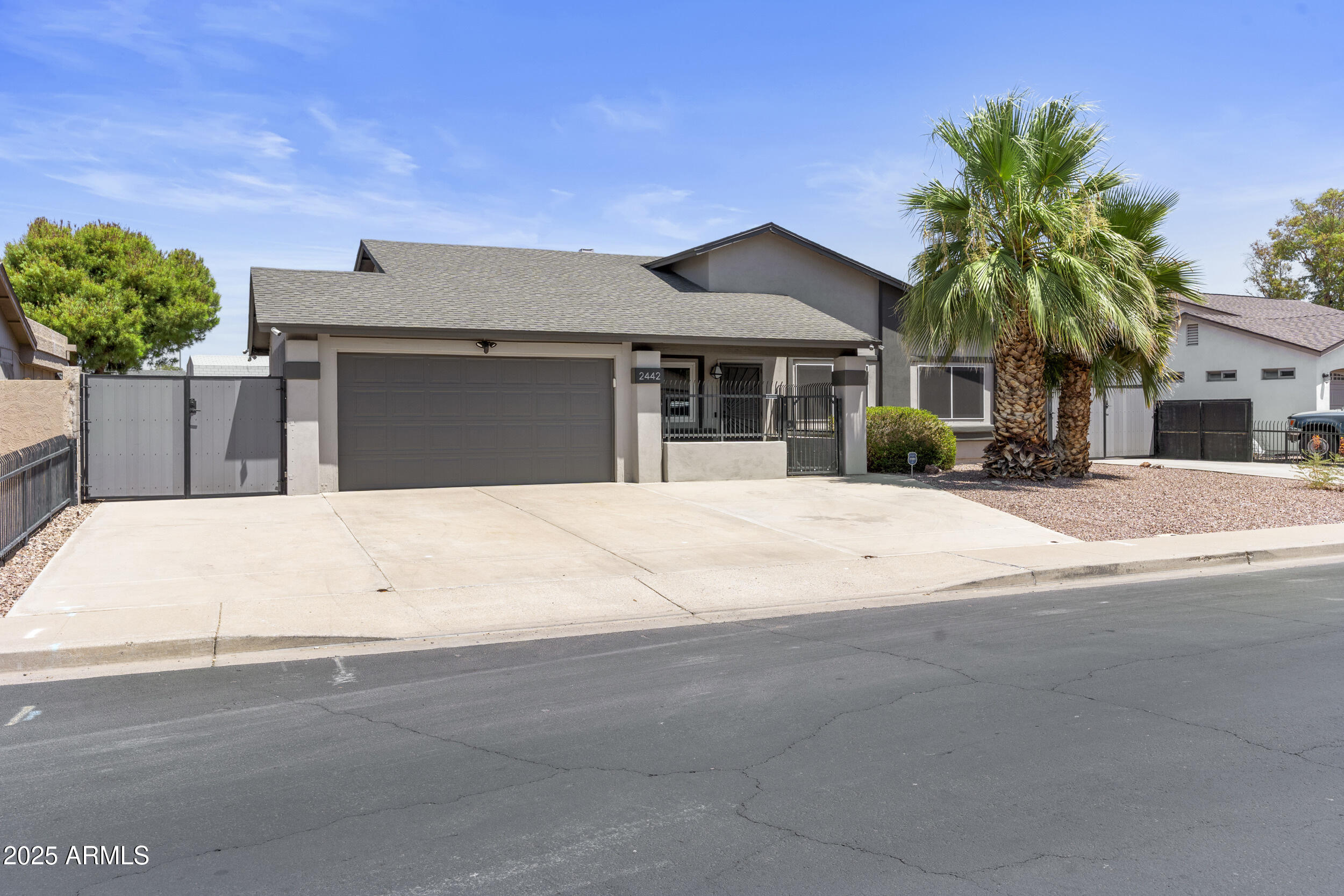 2442 E DIAMOND Avenue