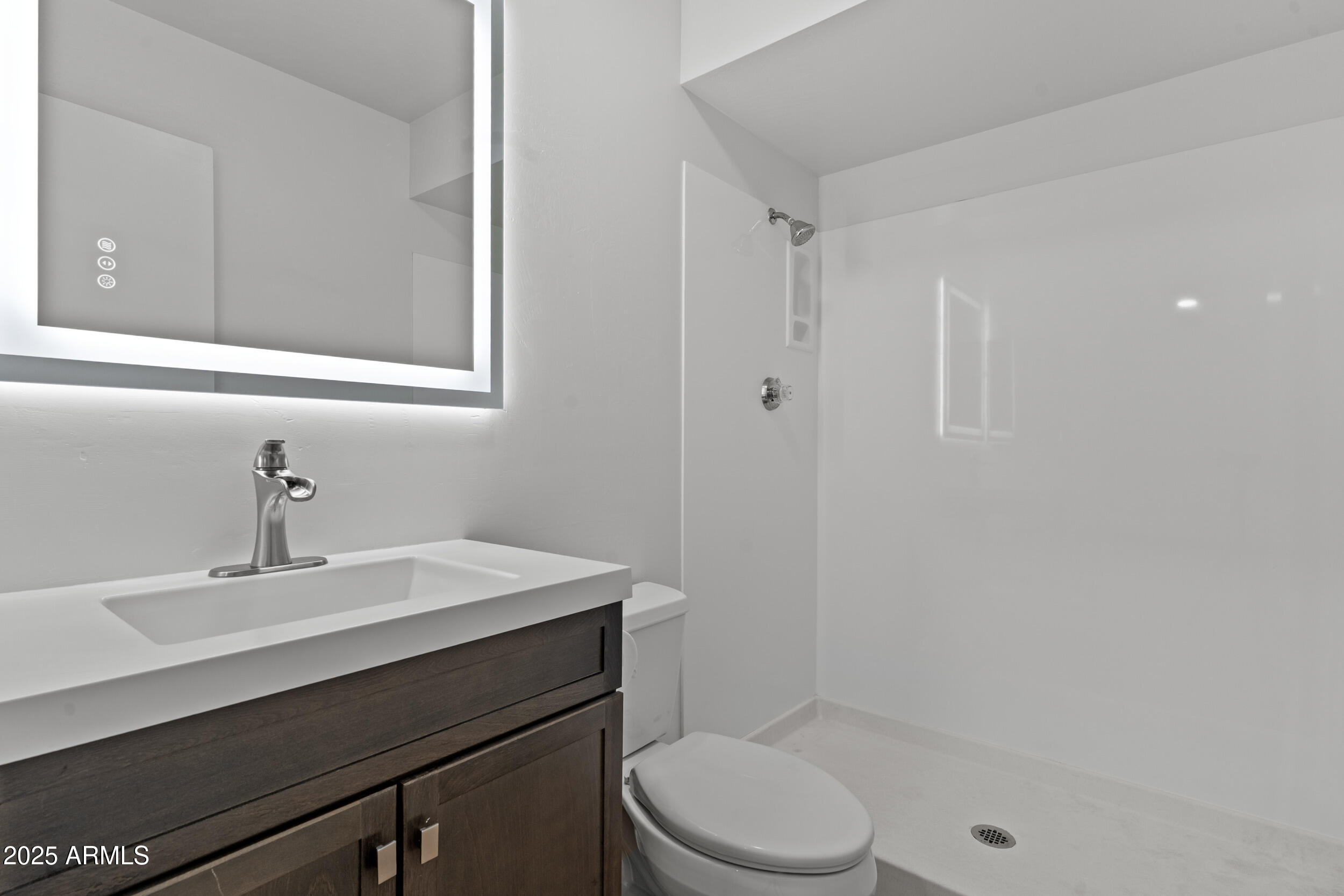 2442 E DIAMOND Avenue