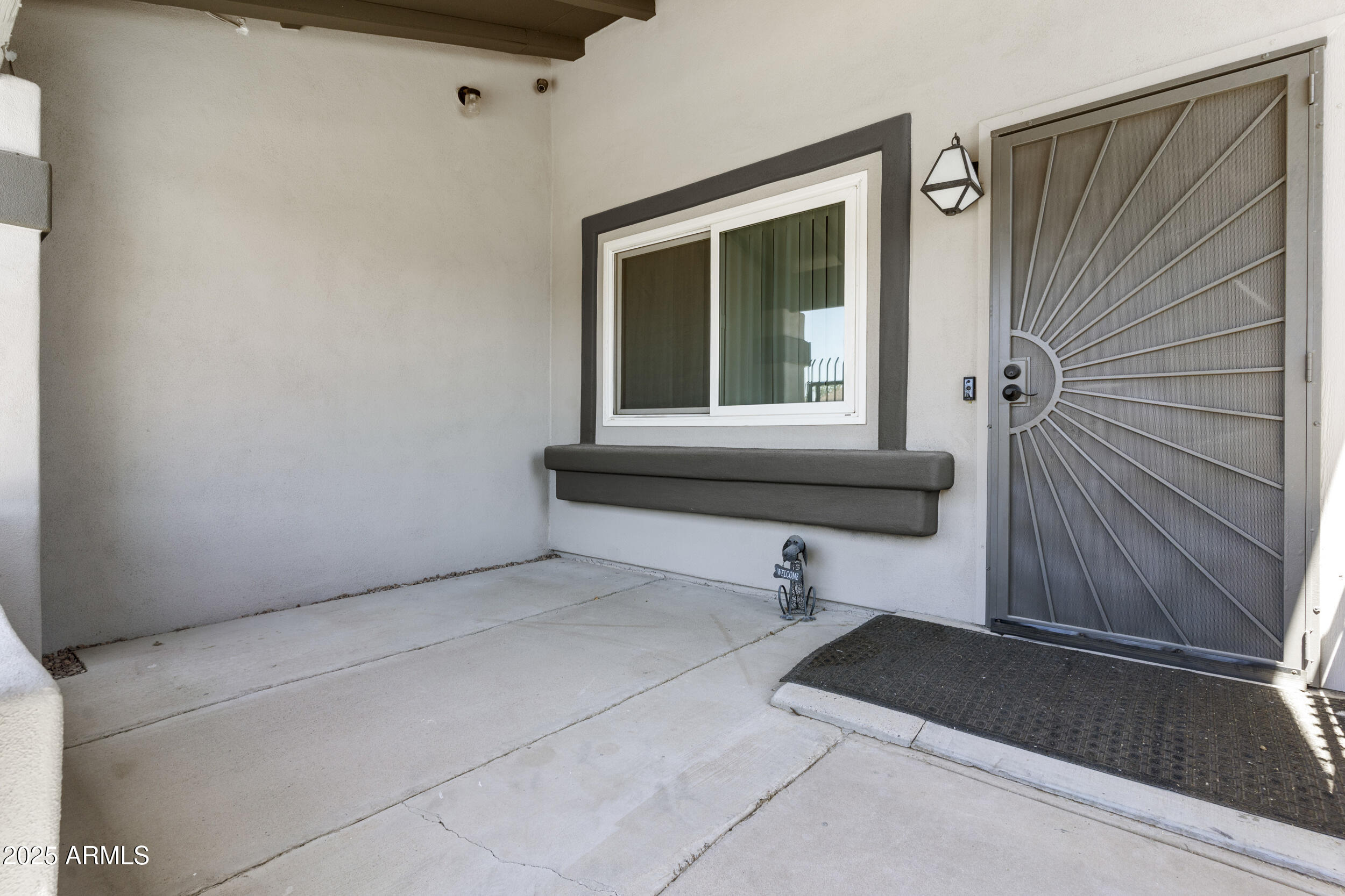 2442 E DIAMOND Avenue