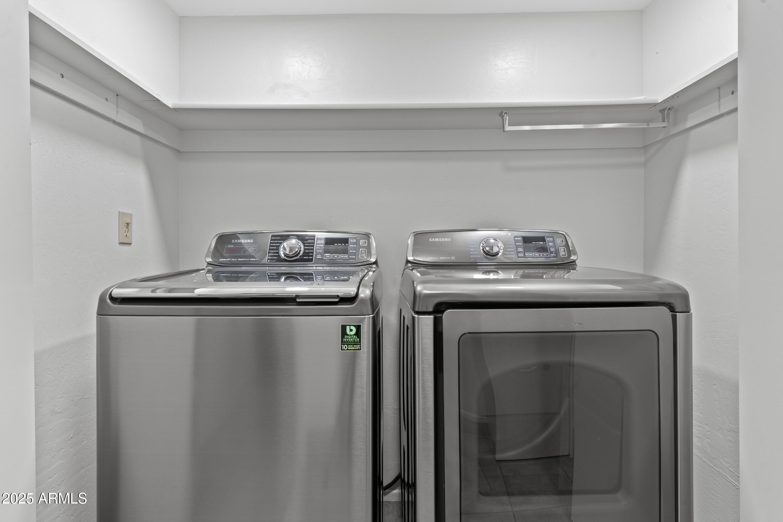 2442 E DIAMOND Avenue