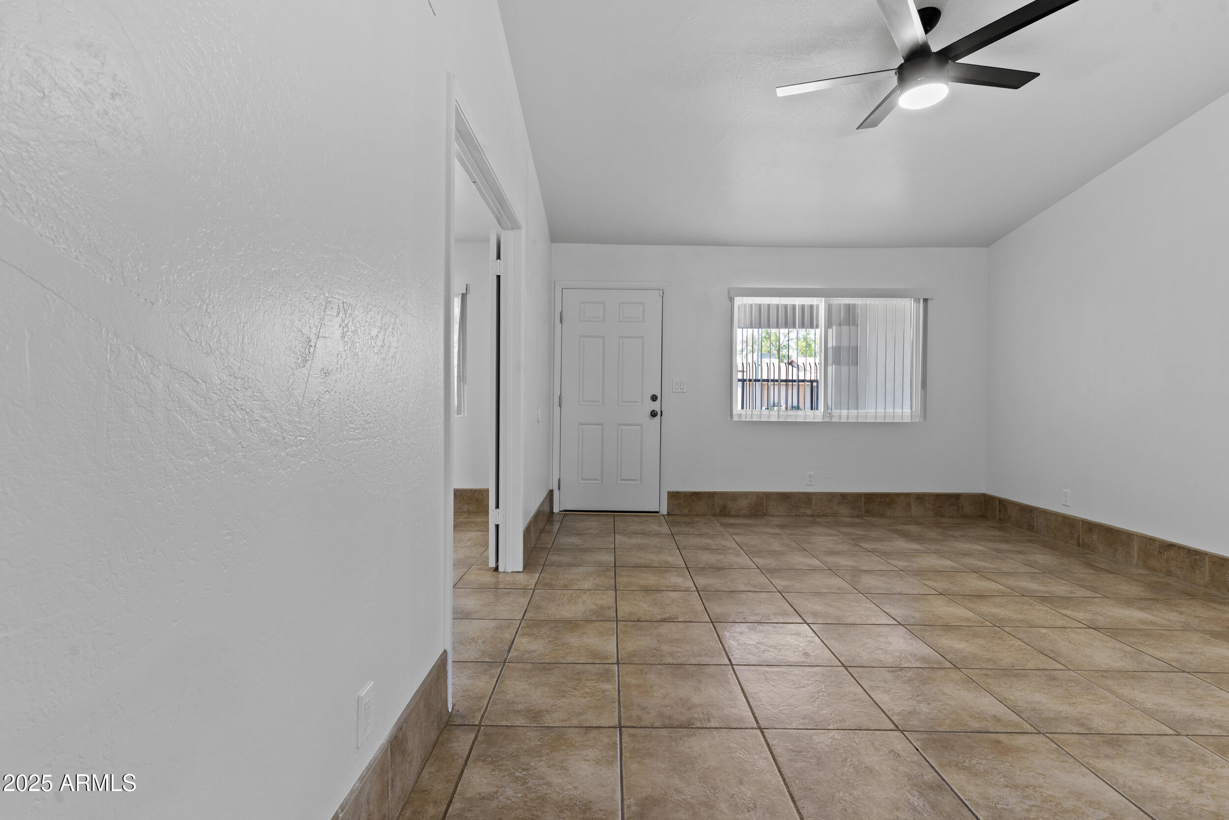 2442 E DIAMOND Avenue