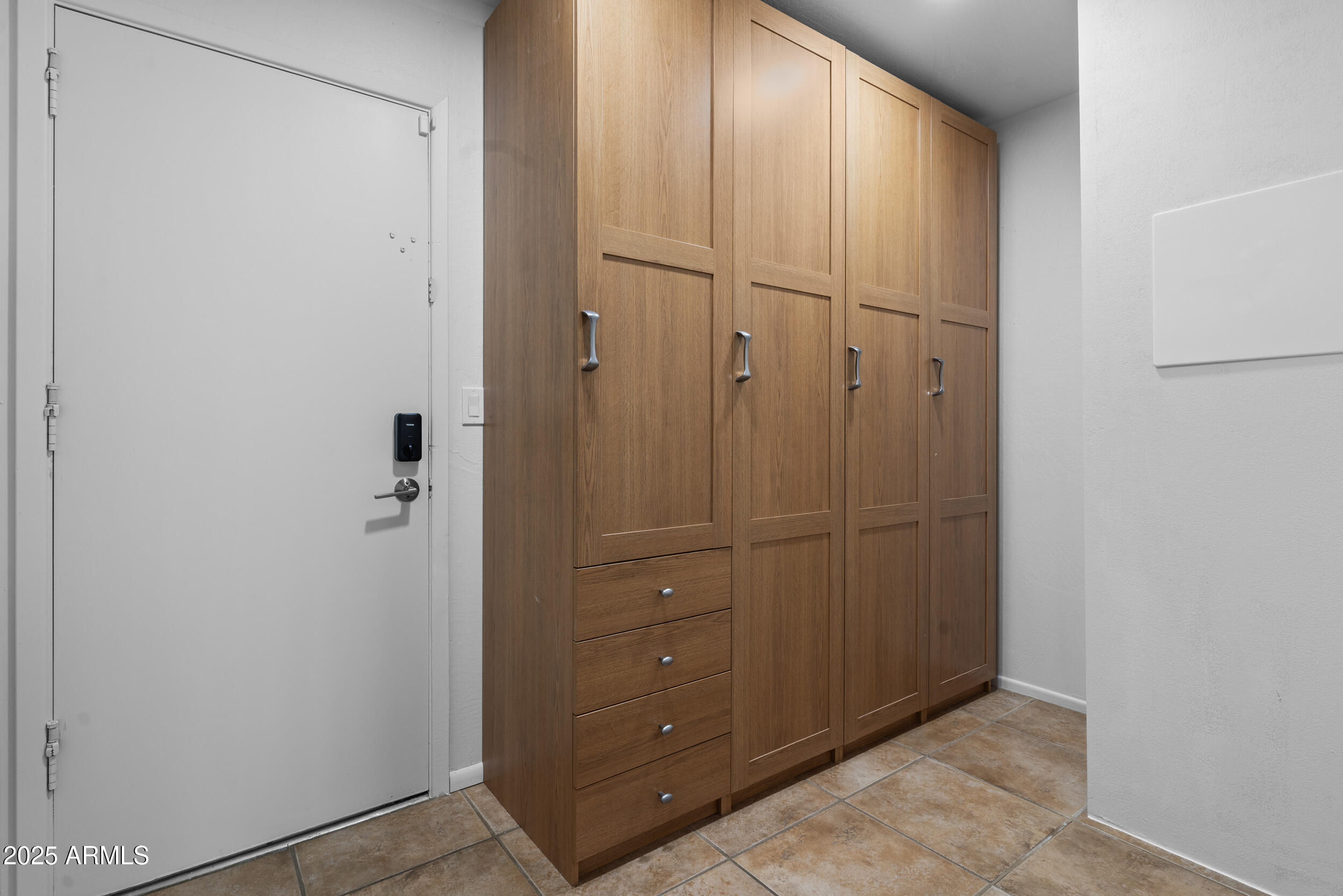 2442 E DIAMOND Avenue