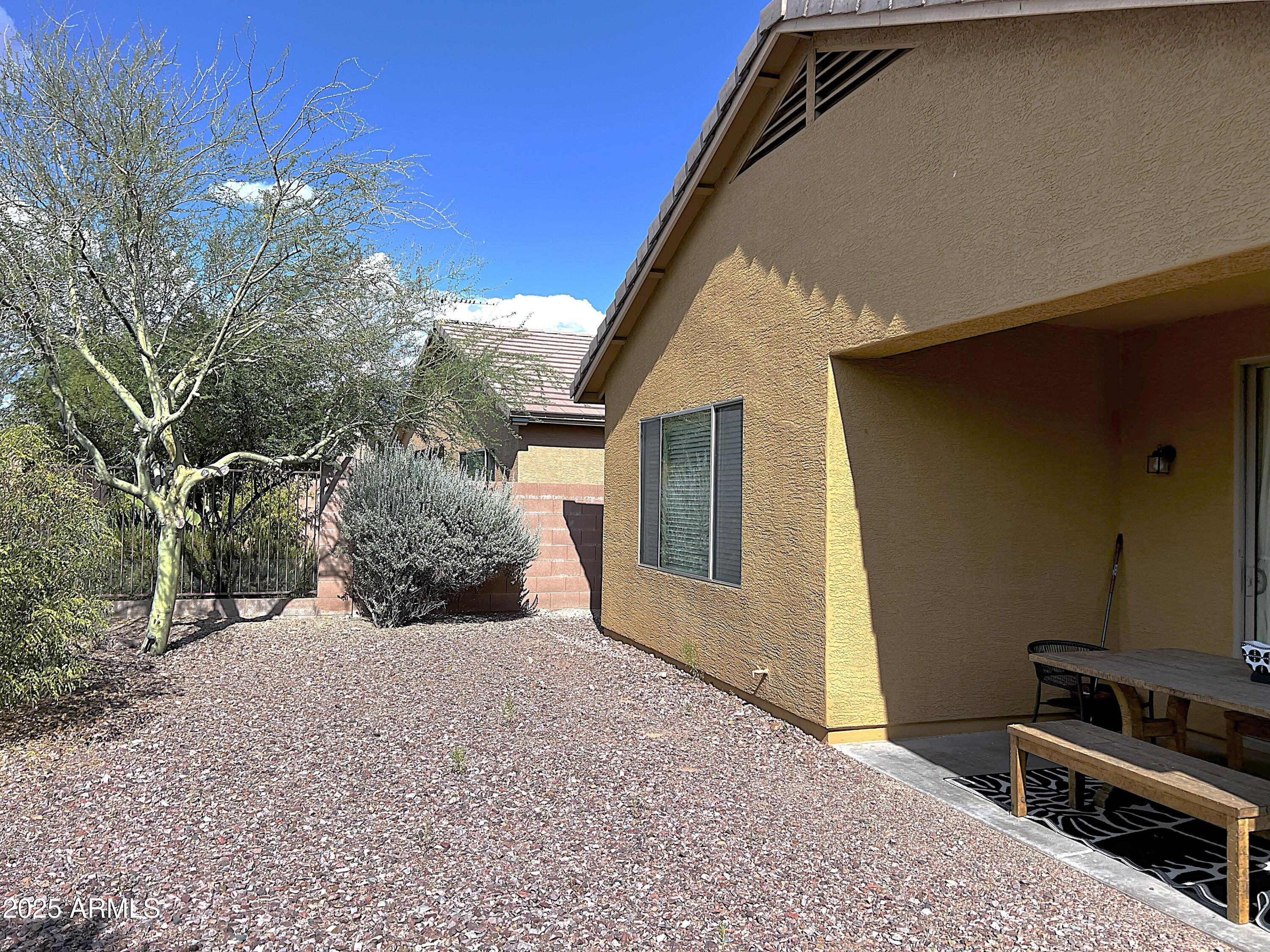 1702 W OWENS Way