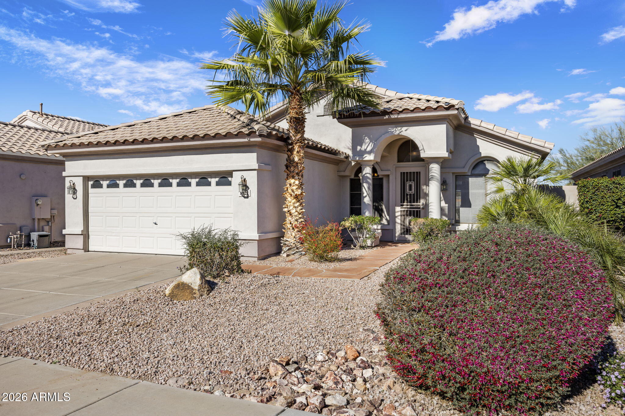 8122 E THERESA Drive