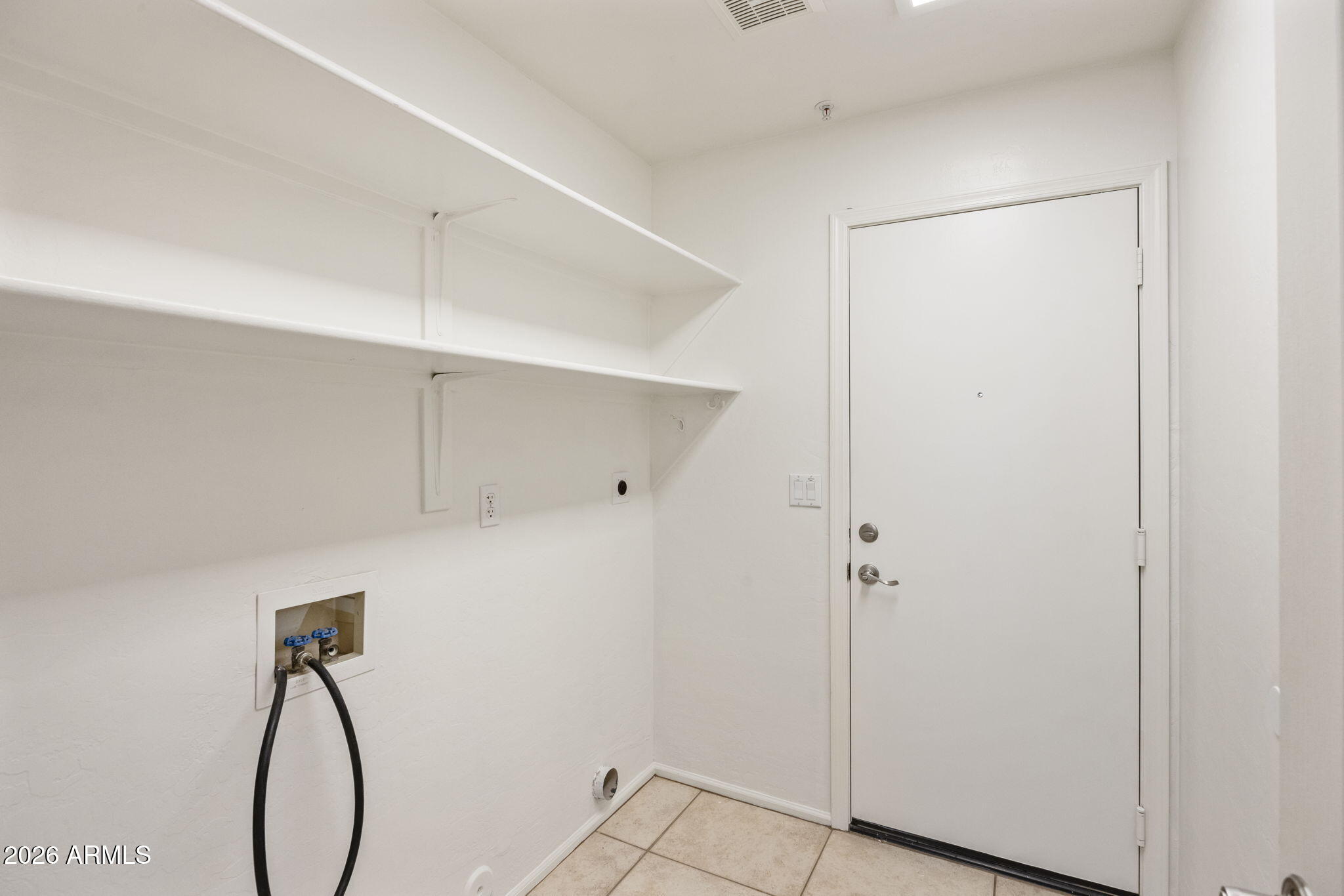 8122 E THERESA Drive