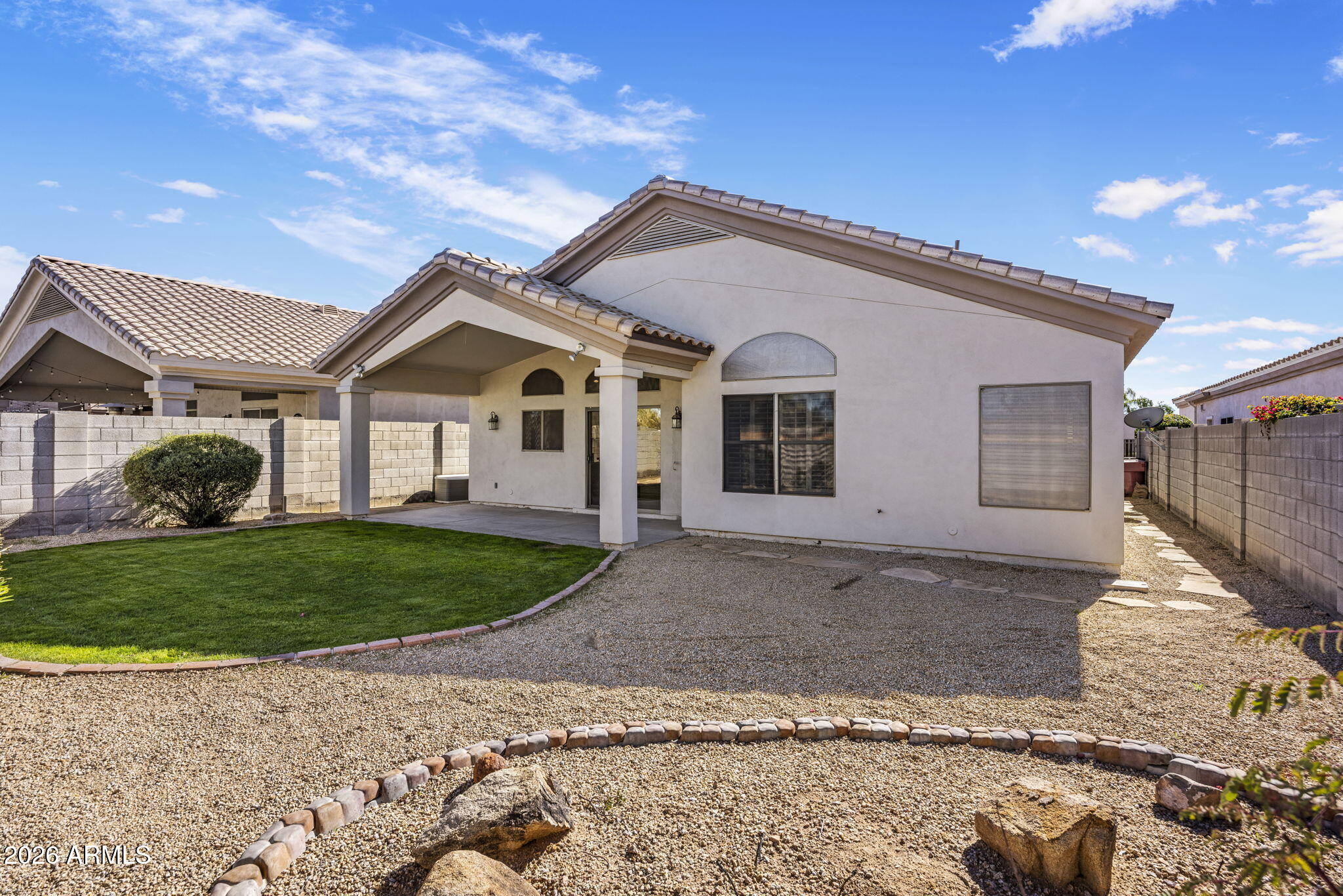 8122 E THERESA Drive