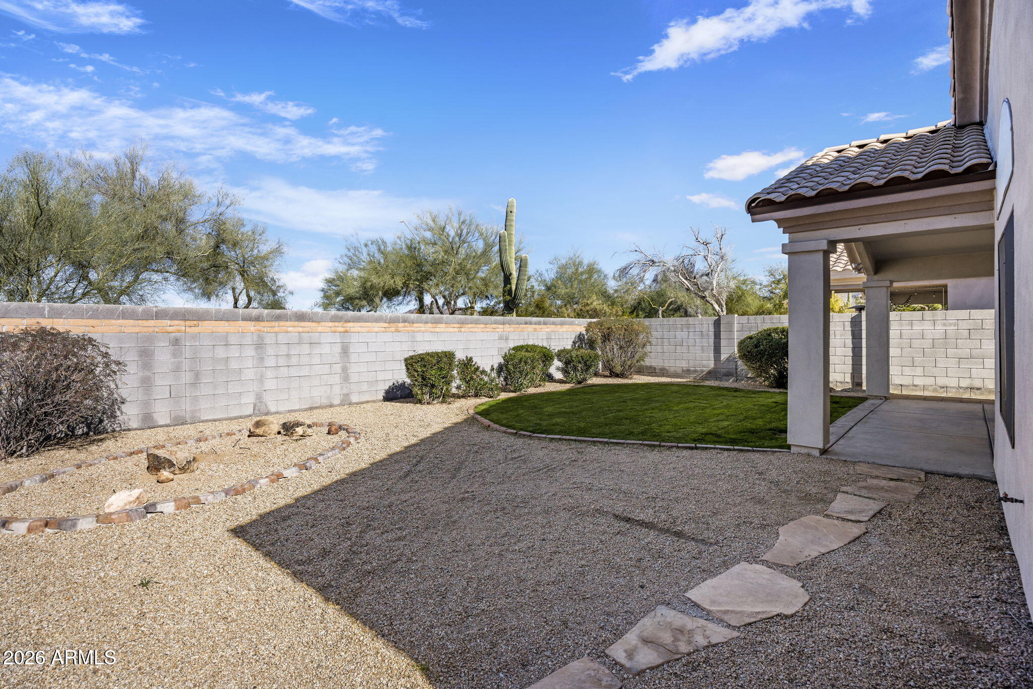 8122 E THERESA Drive