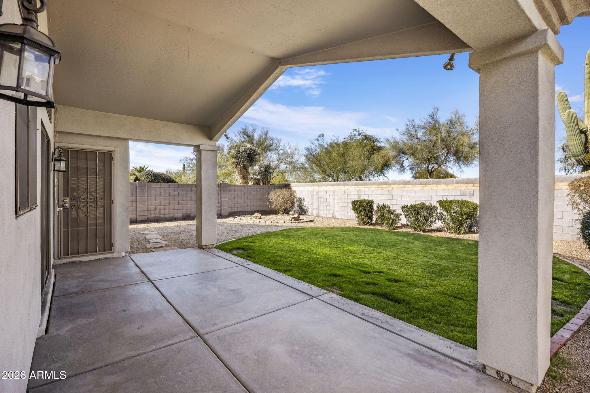 8122 E THERESA Drive