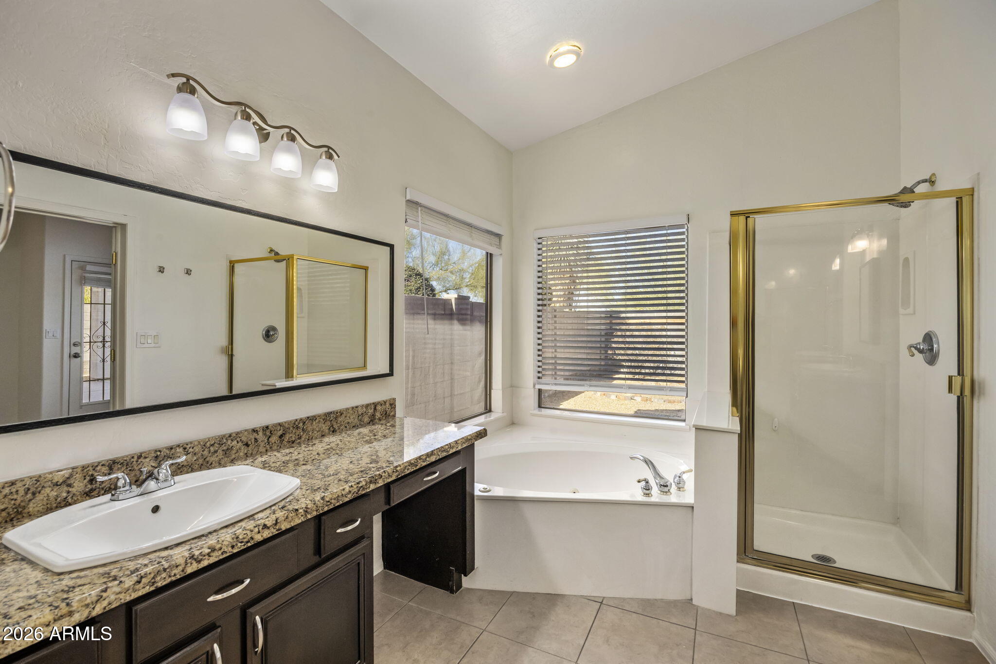 8122 E THERESA Drive