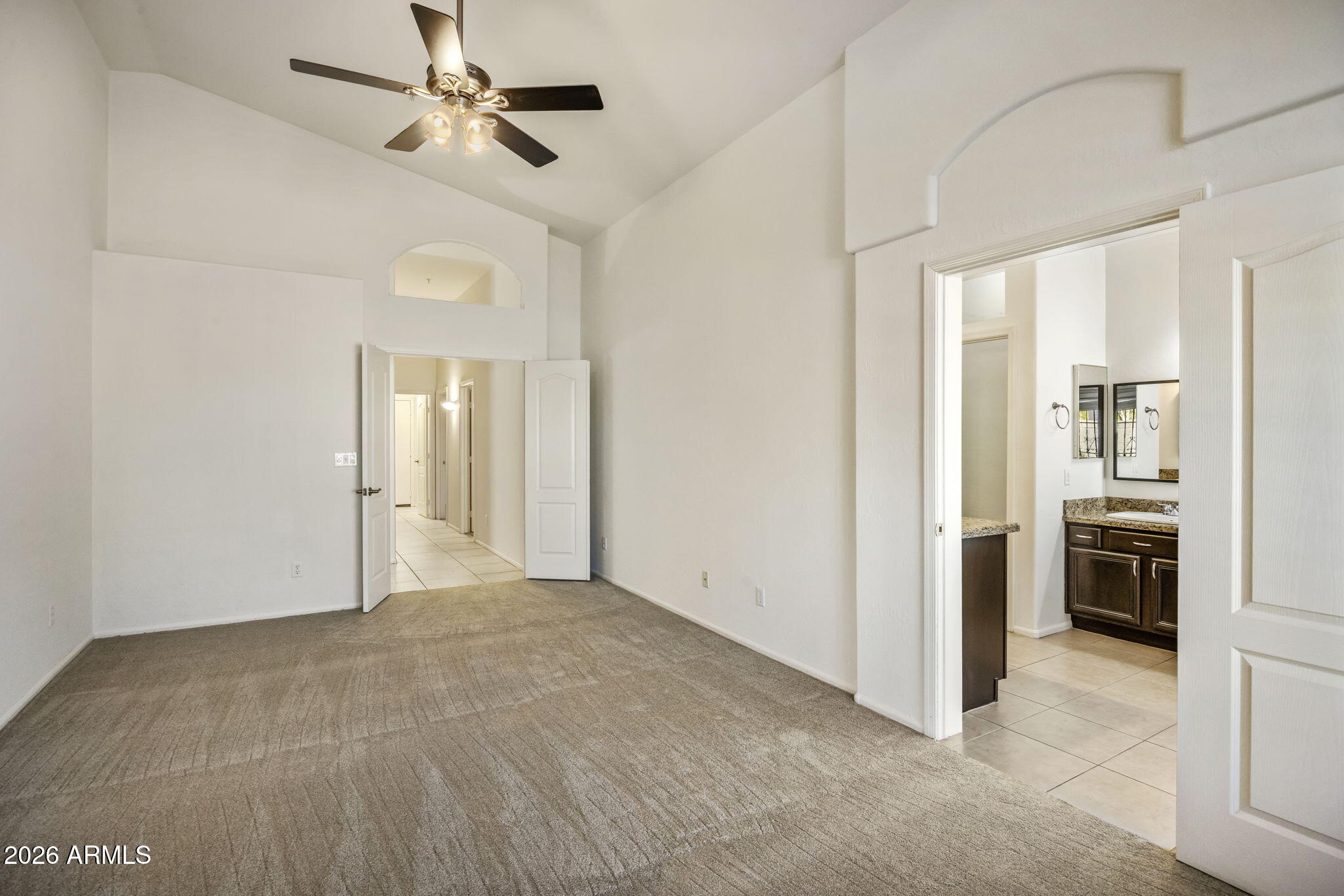 8122 E THERESA Drive