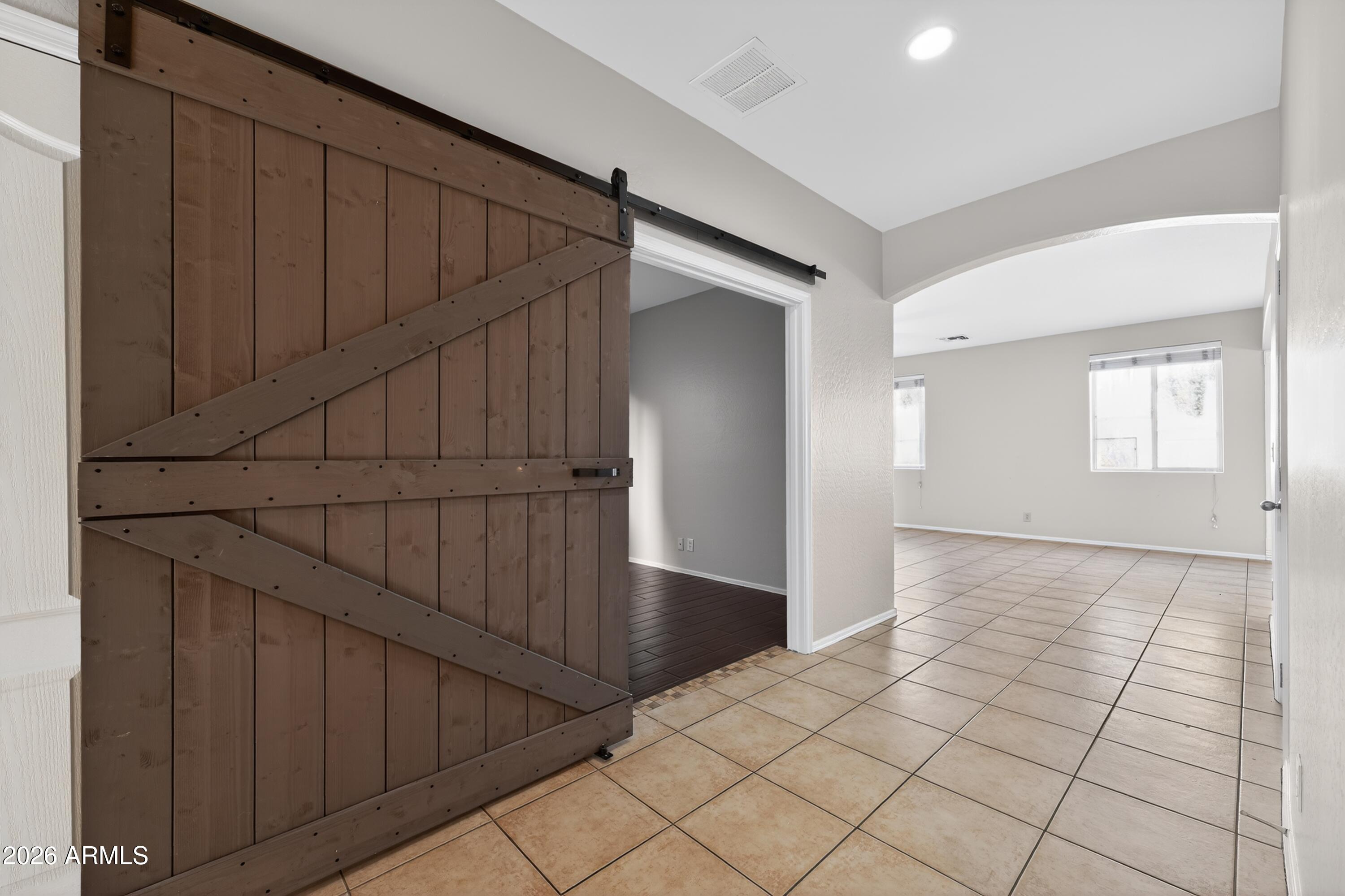 3850 E Longhorn Street