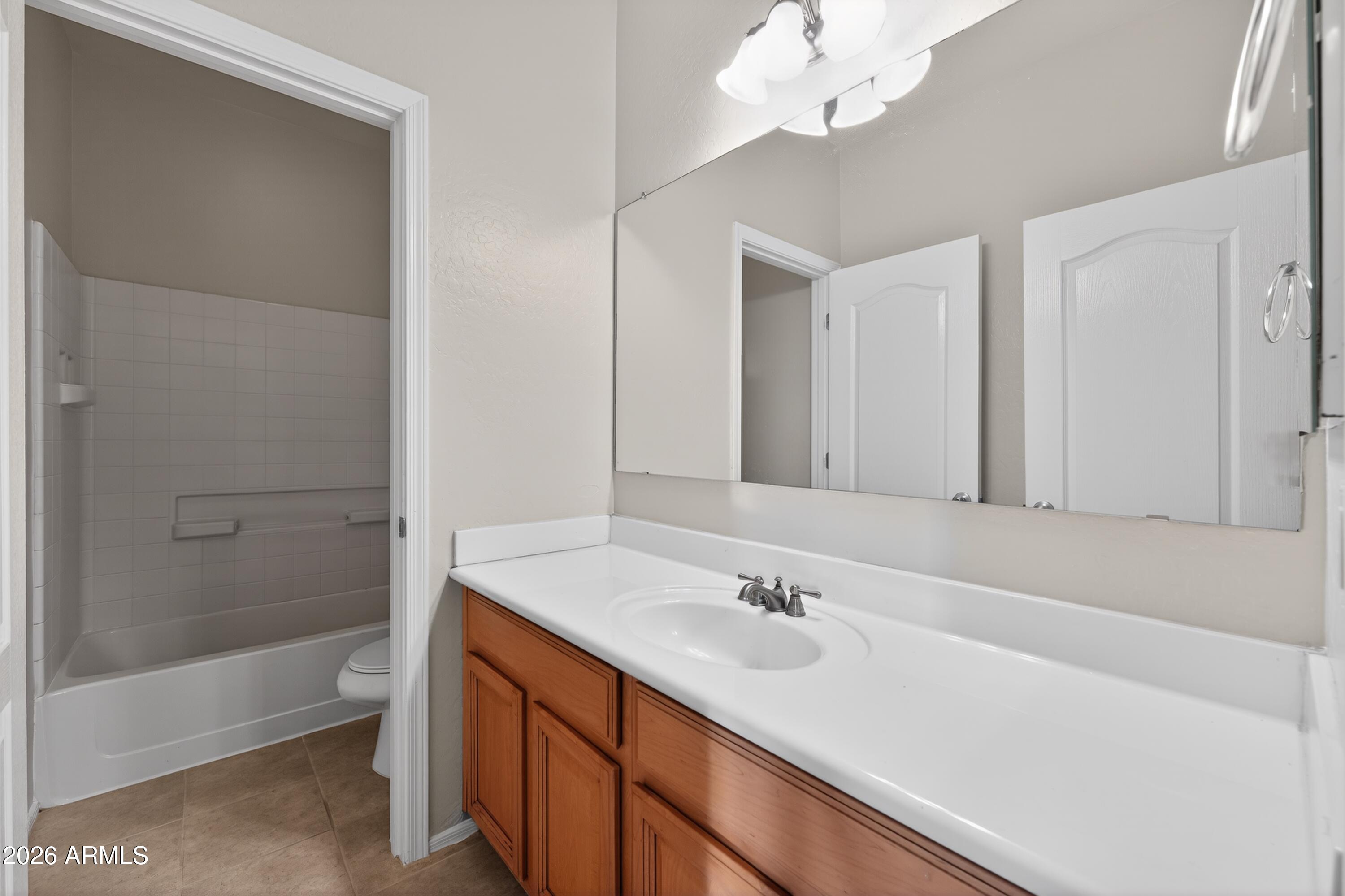 3850 E Longhorn Street