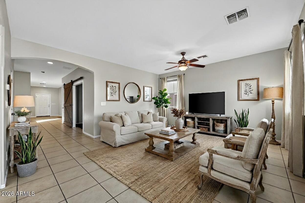 3850 E Longhorn Street