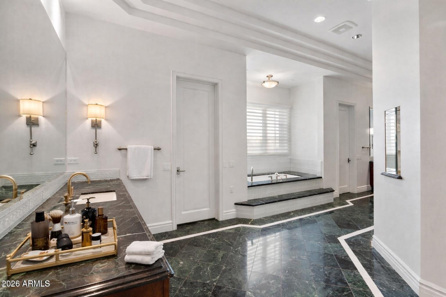 10163 E HUALAPAI Drive