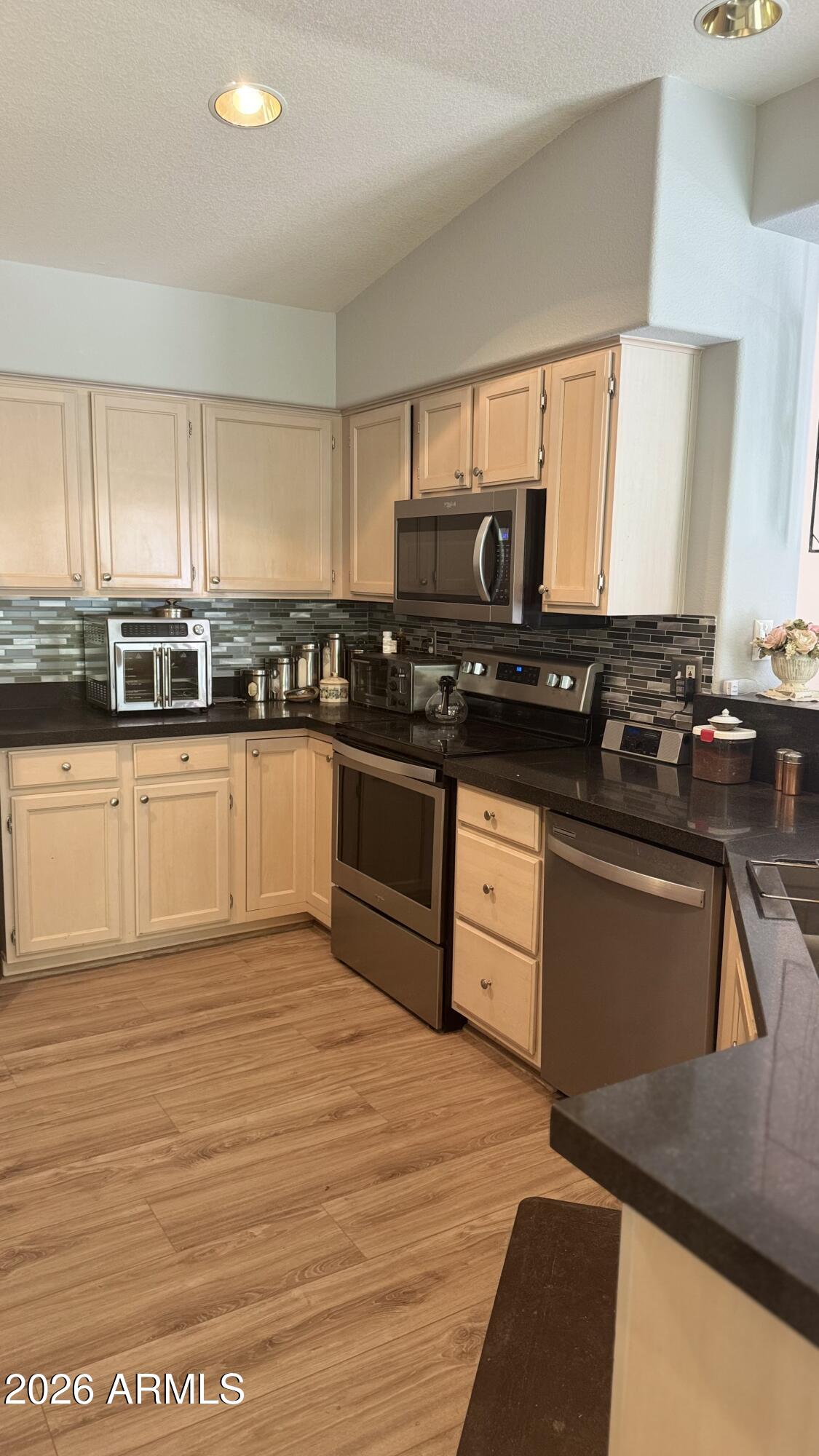 20038 N GREENVIEW Drive