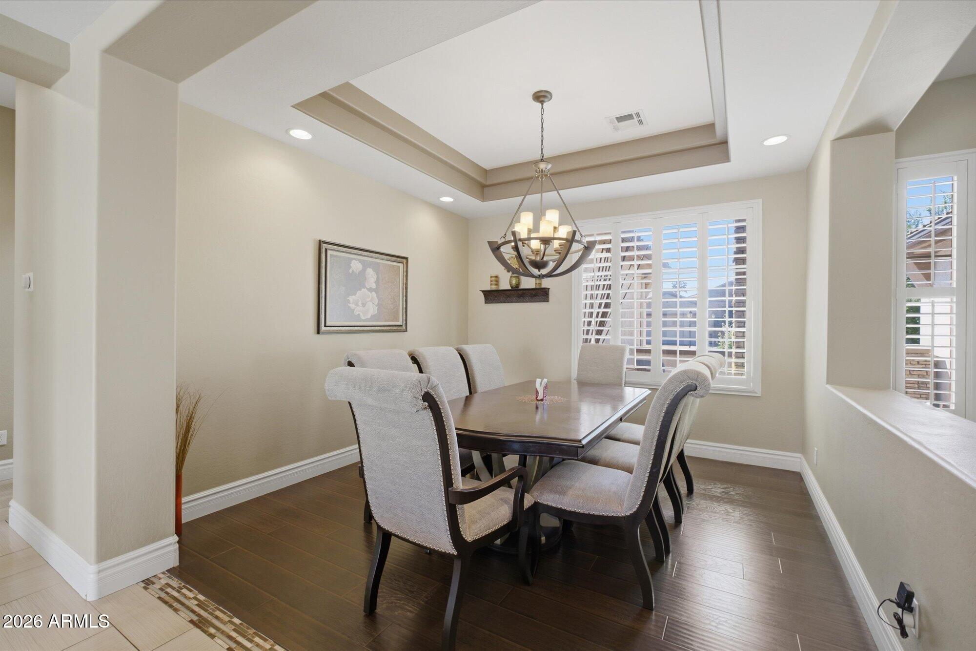 2106 E CRESCENT Place