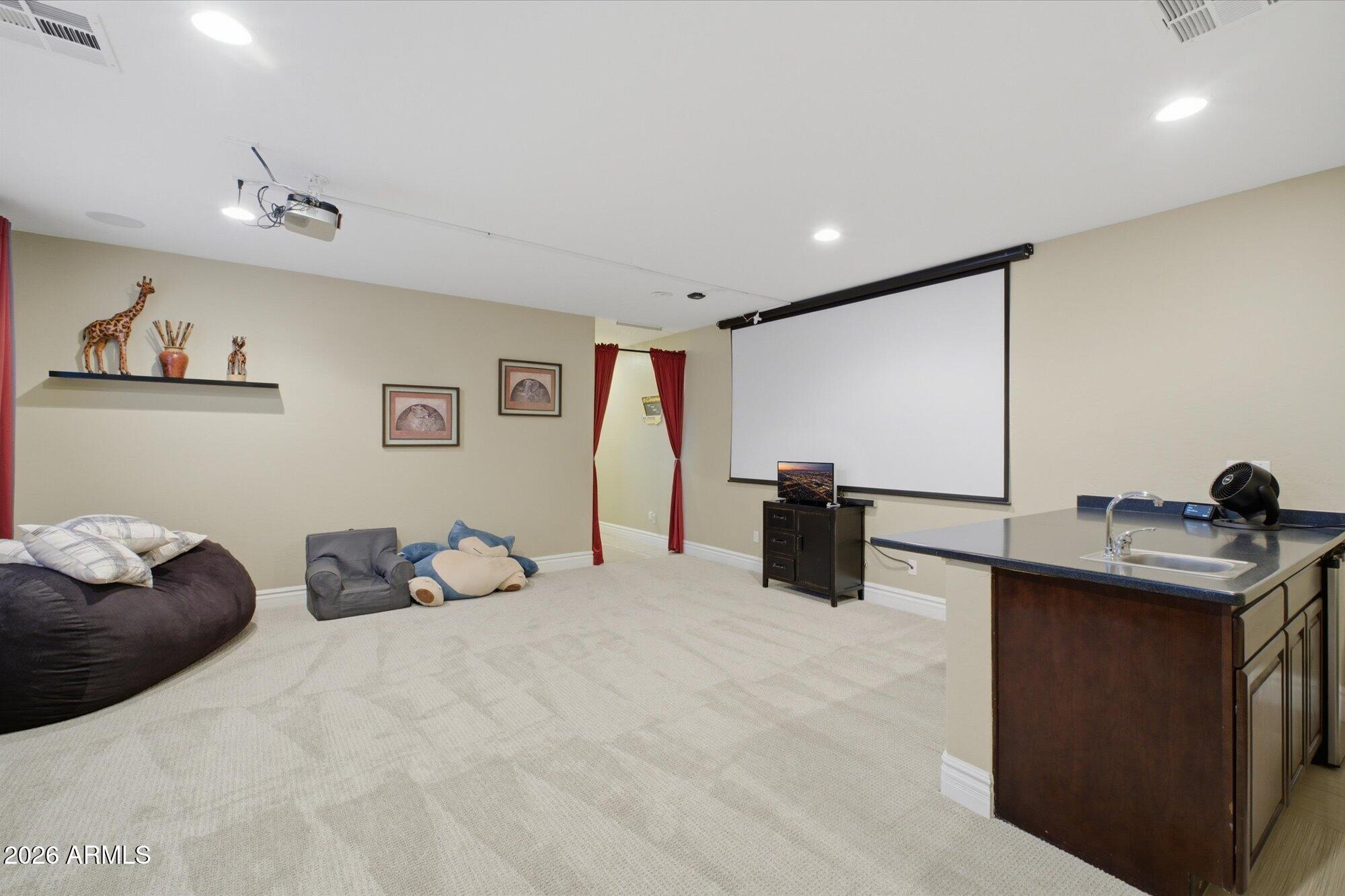 2106 E CRESCENT Place