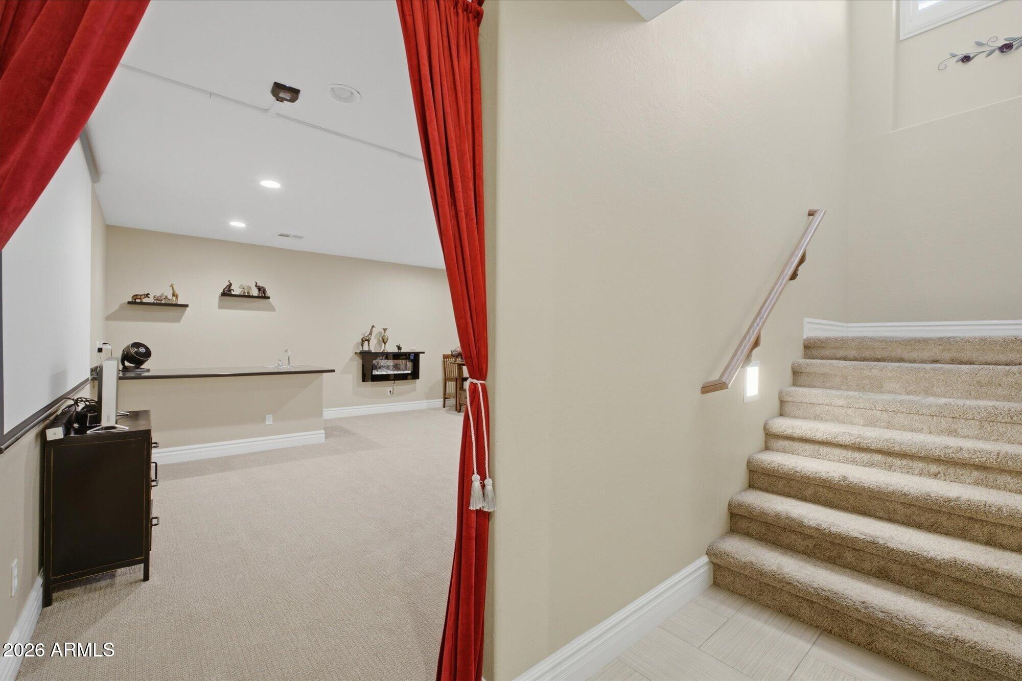 2106 E CRESCENT Place