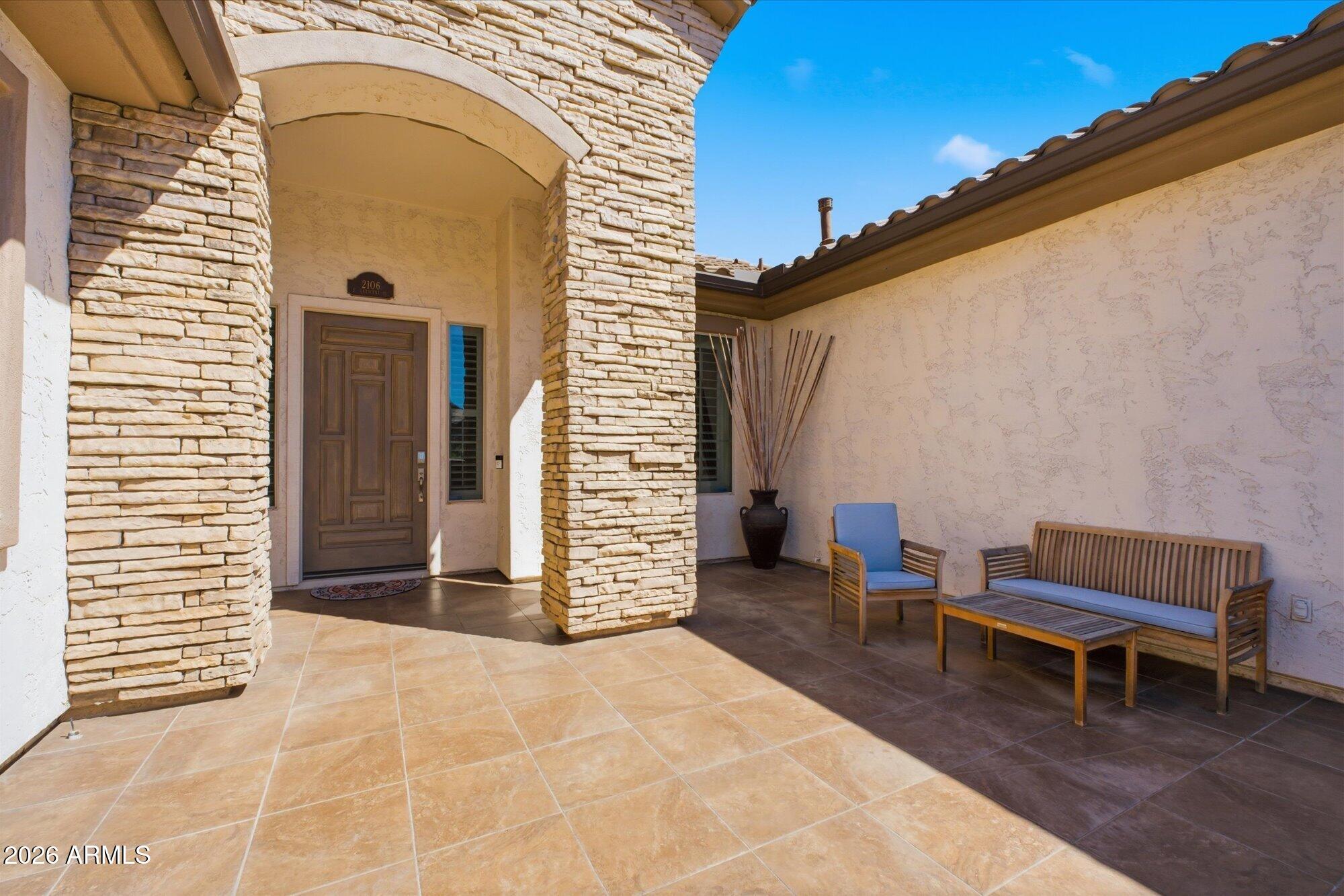 2106 E CRESCENT Place