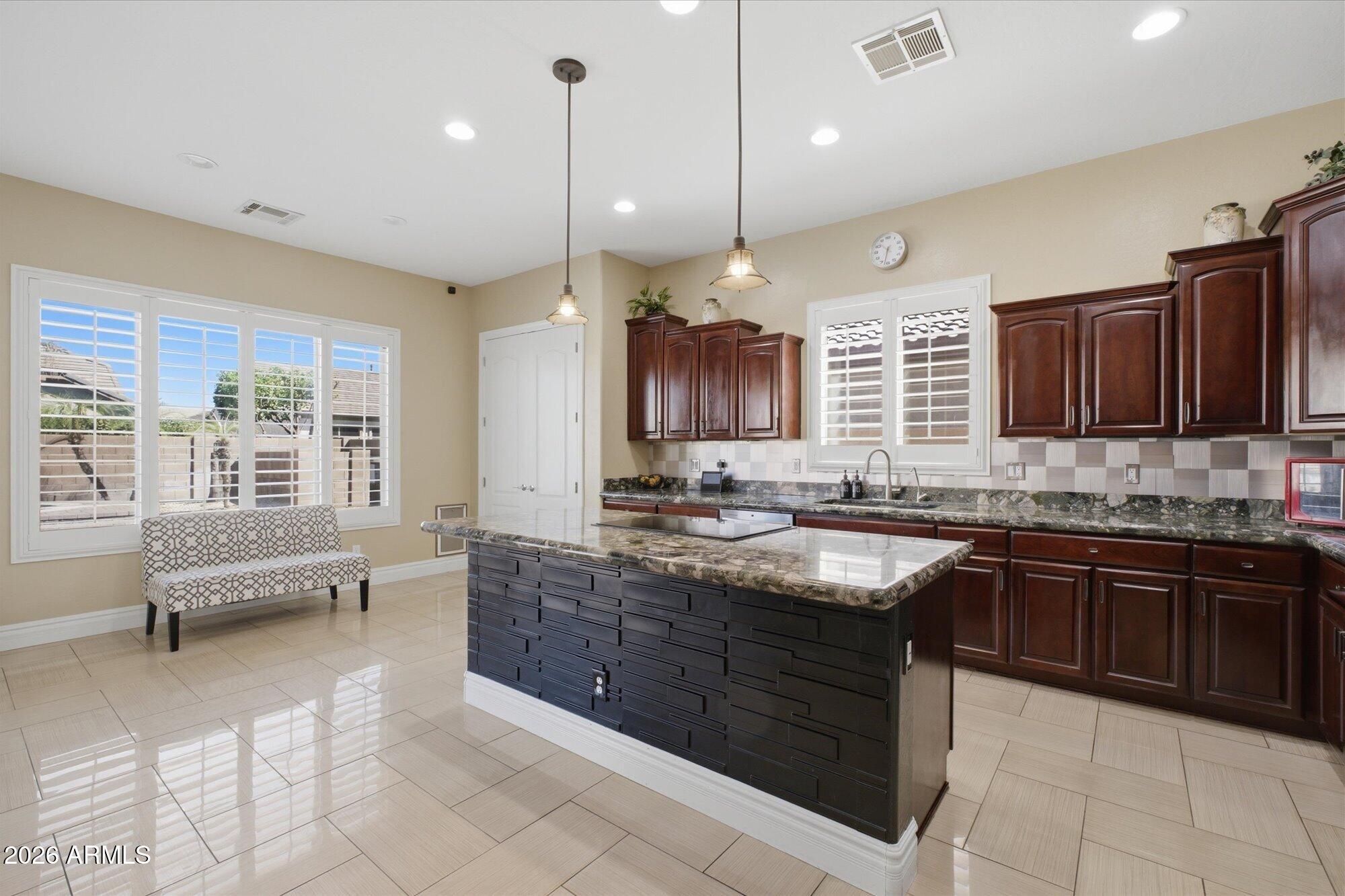 2106 E CRESCENT Place