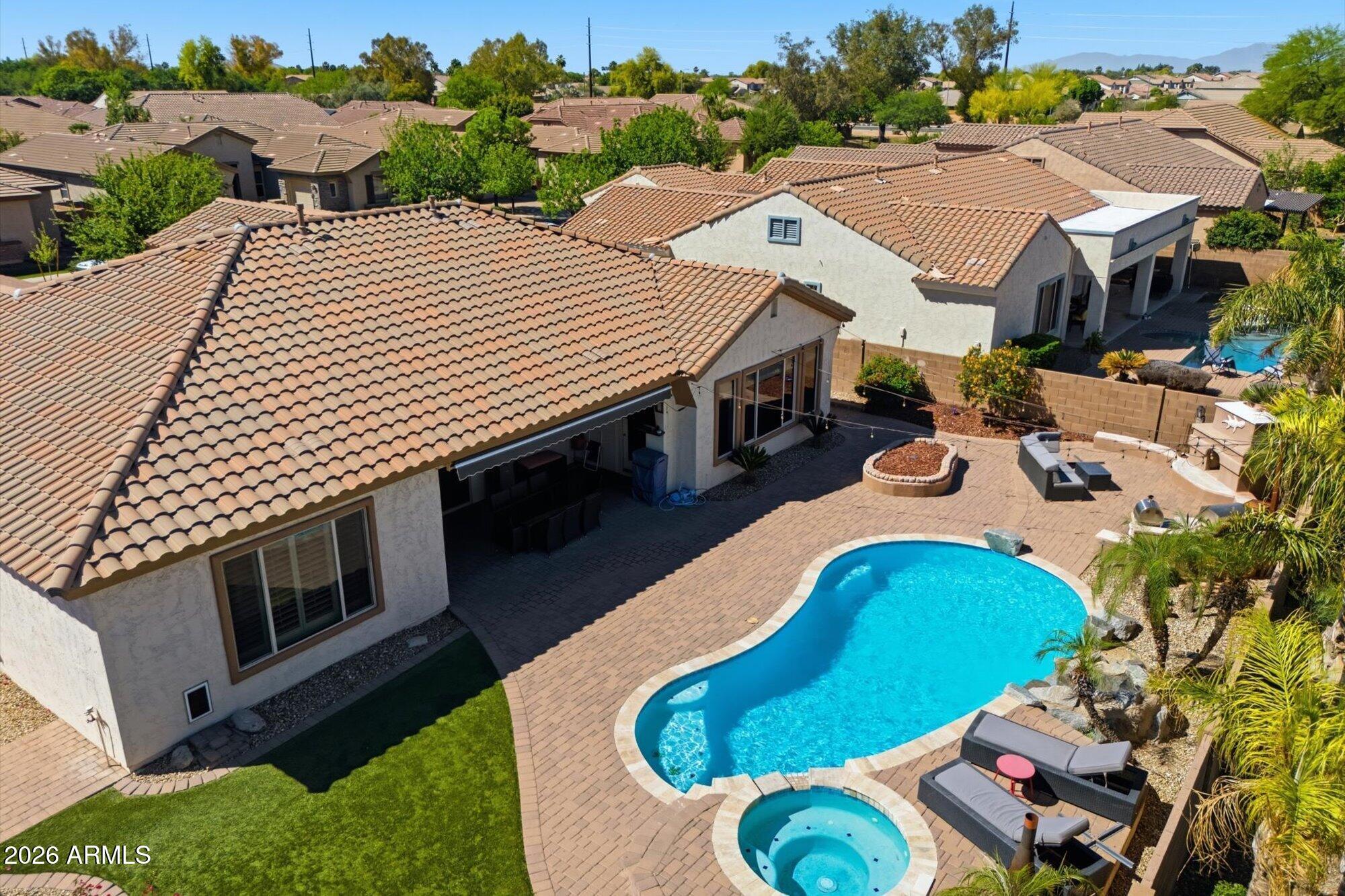 2106 E CRESCENT Place