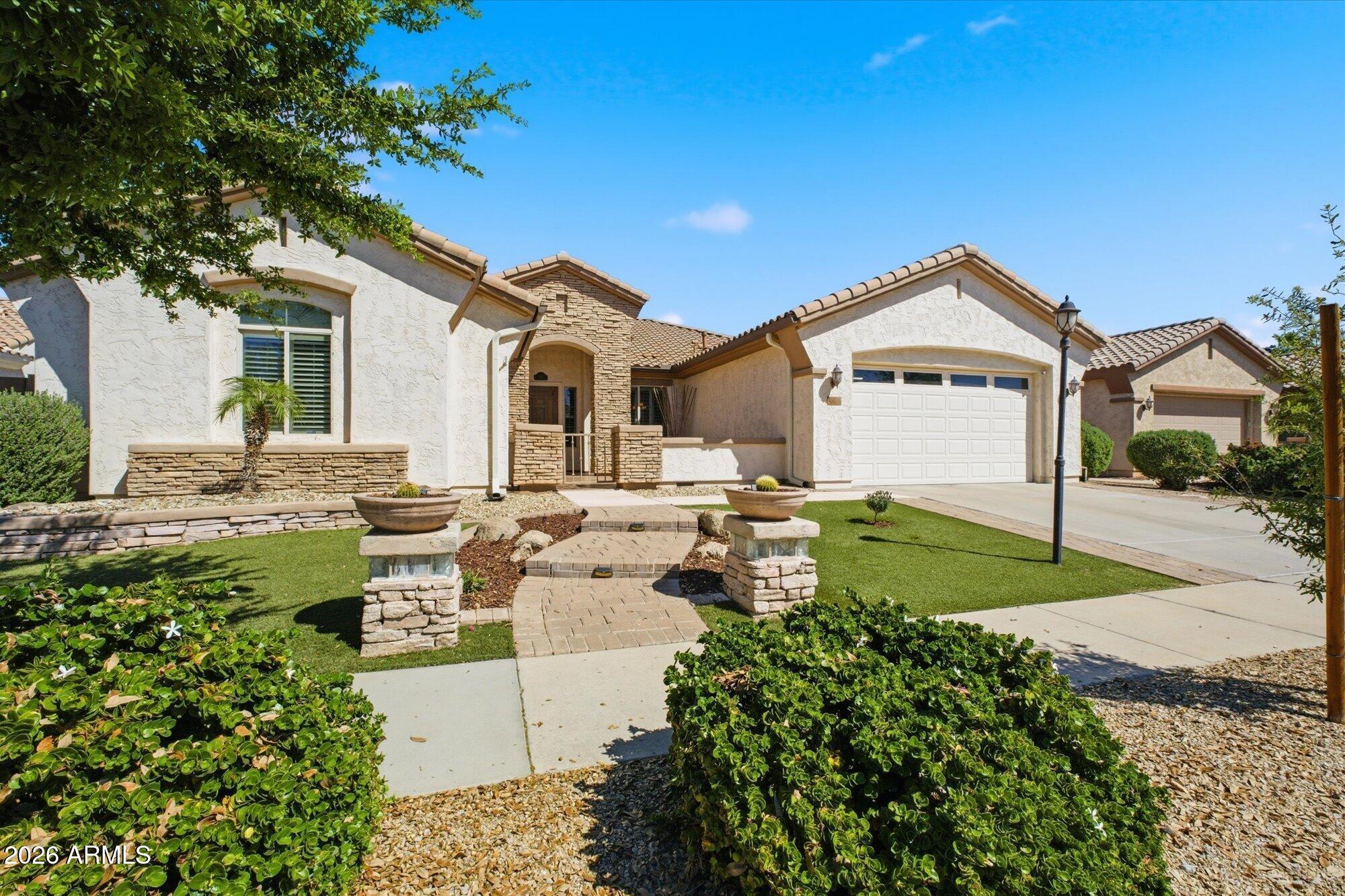 2106 E CRESCENT Place