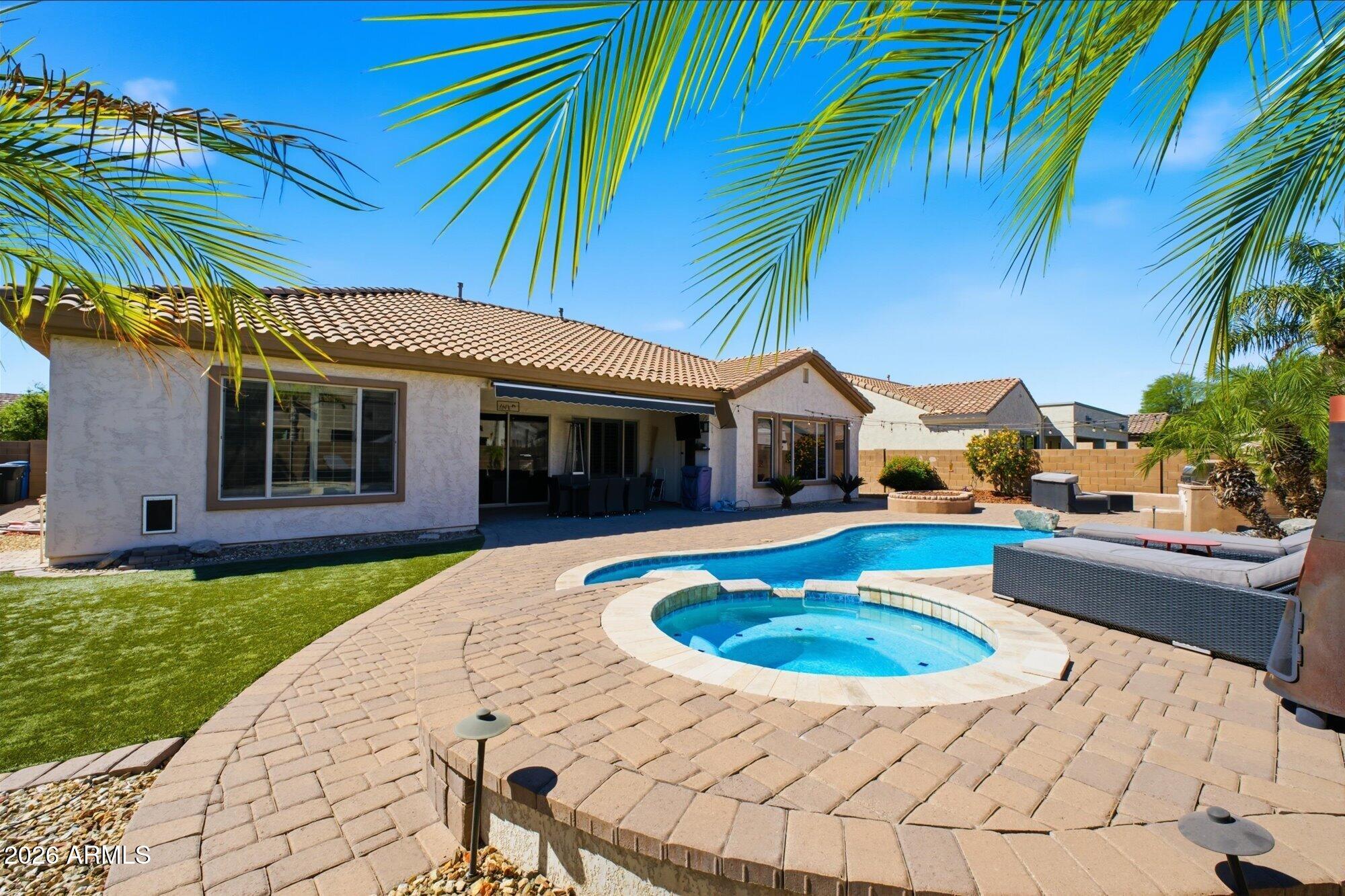 2106 E CRESCENT Place