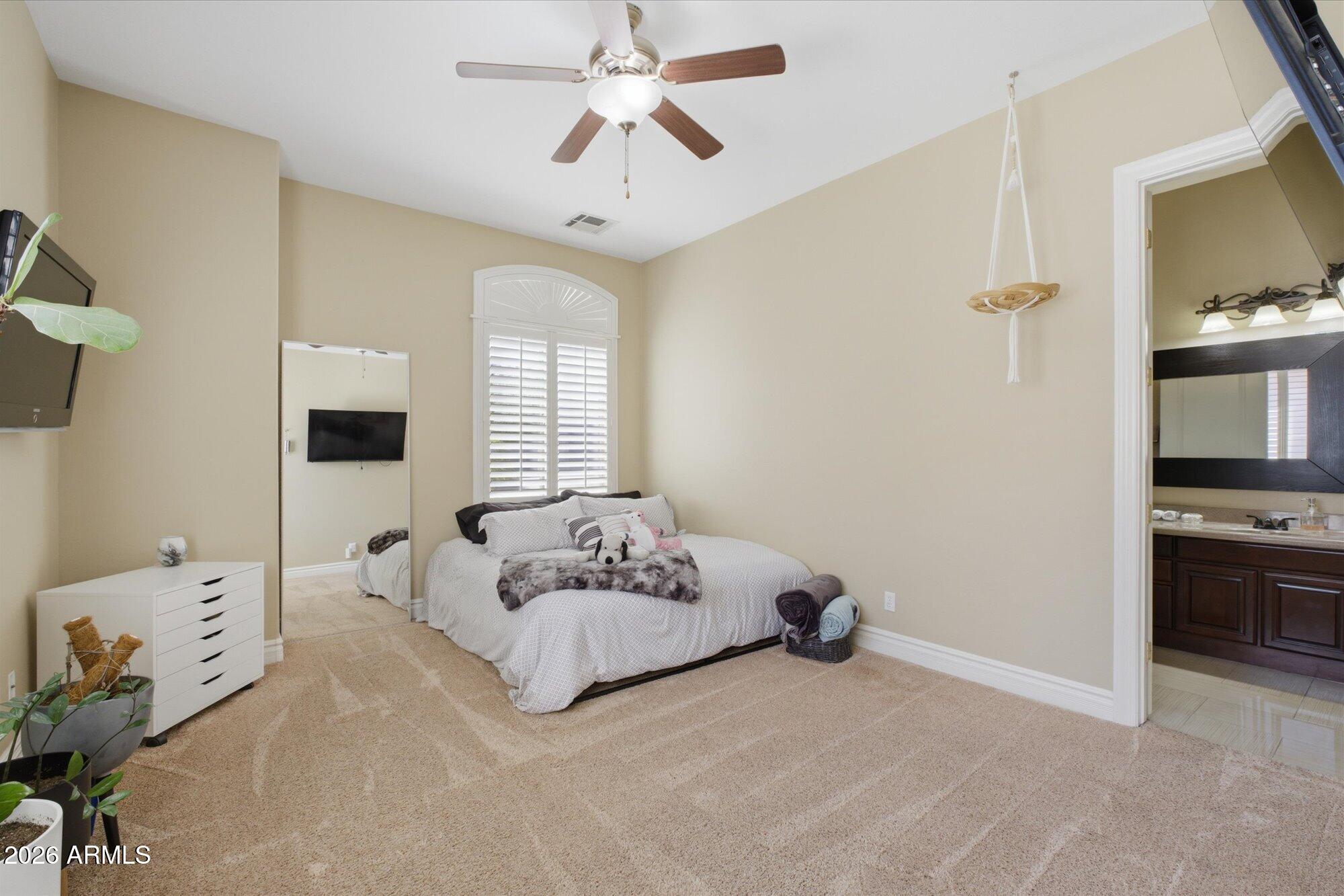 2106 E CRESCENT Place