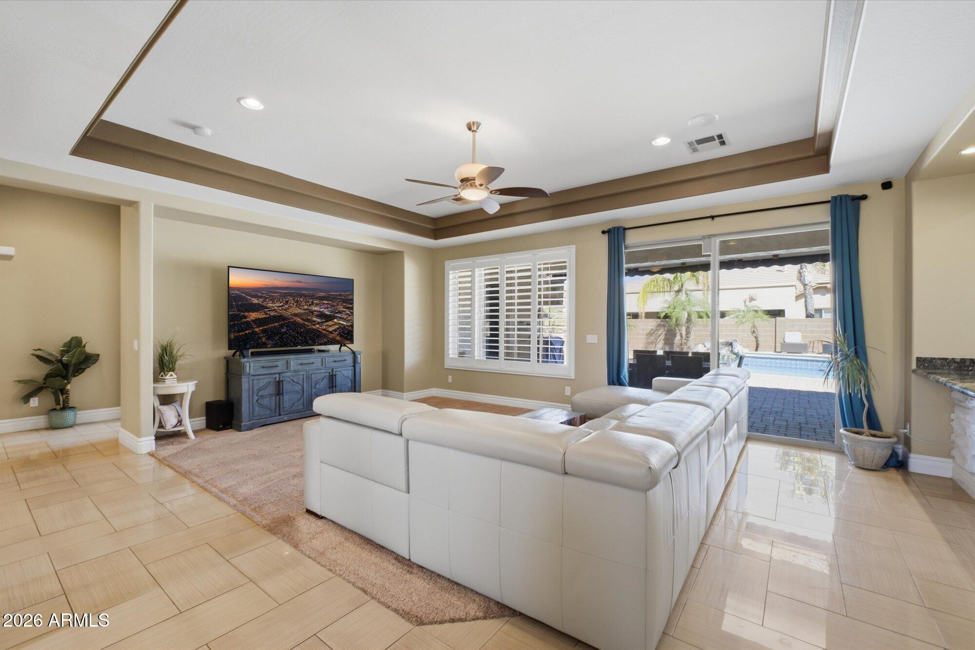 2106 E CRESCENT Place