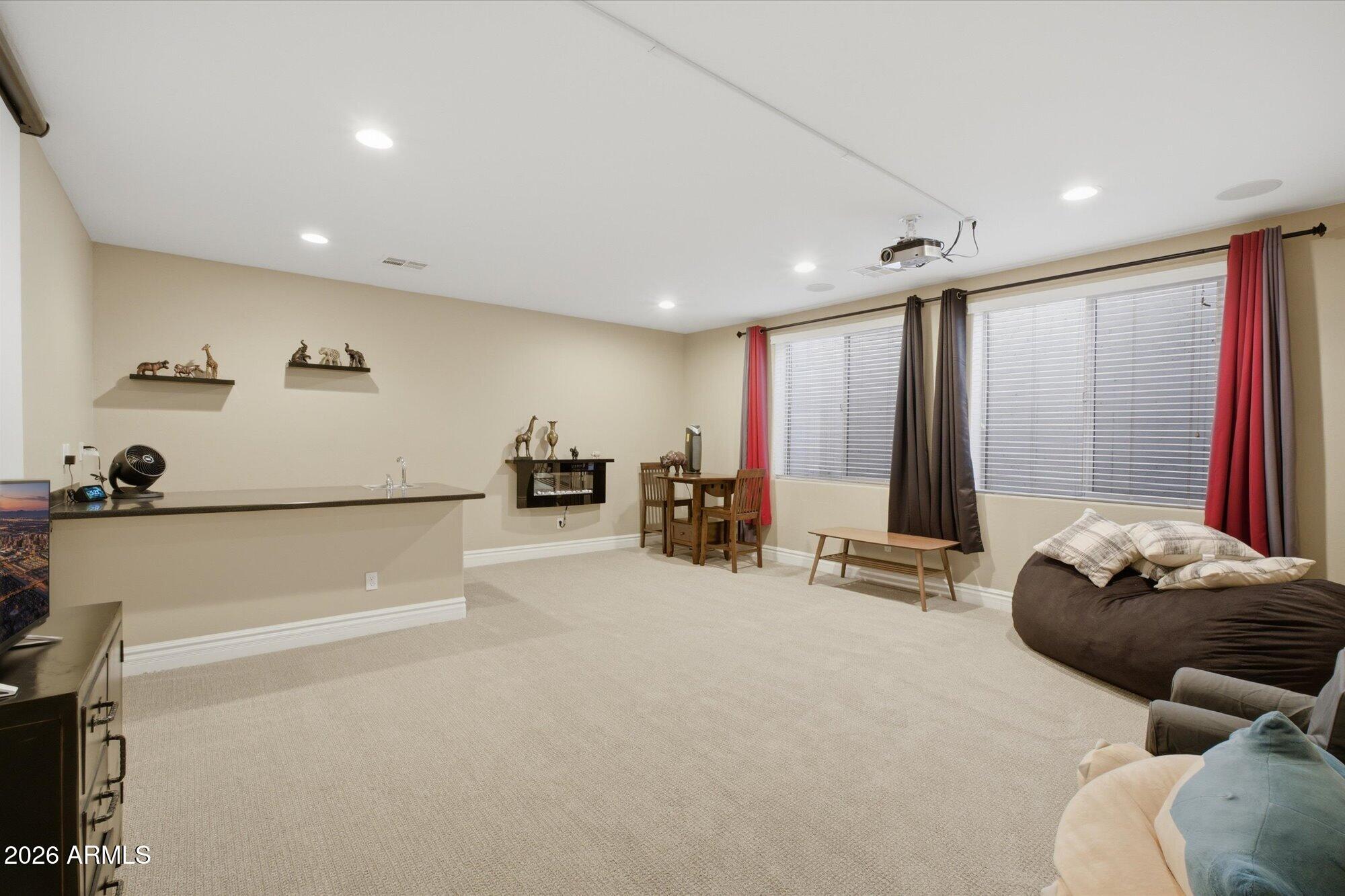 2106 E CRESCENT Place