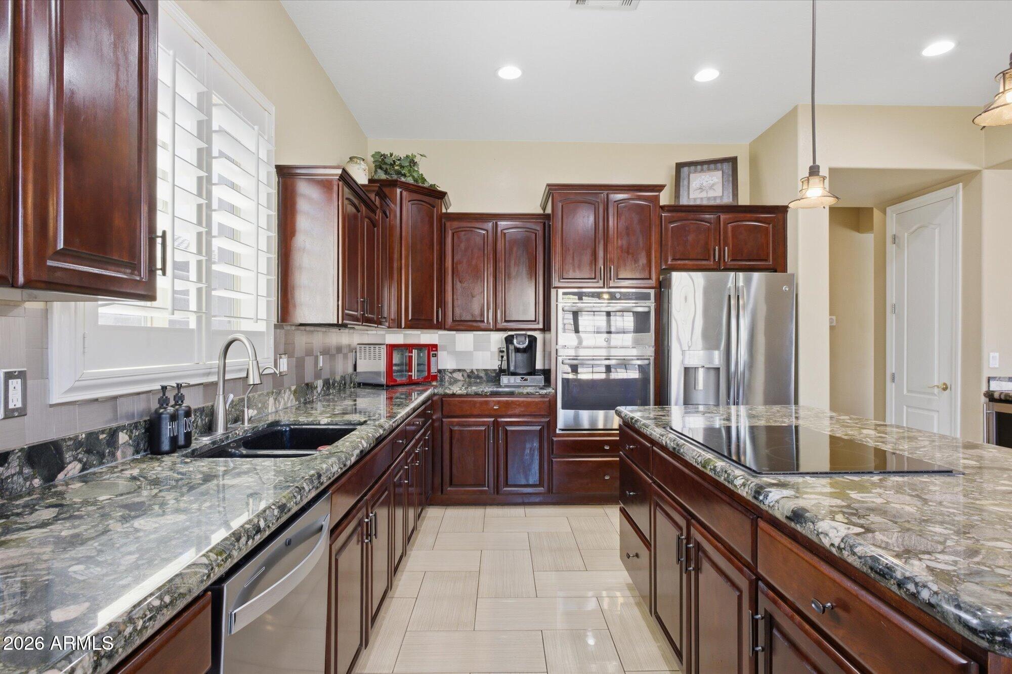 2106 E CRESCENT Place