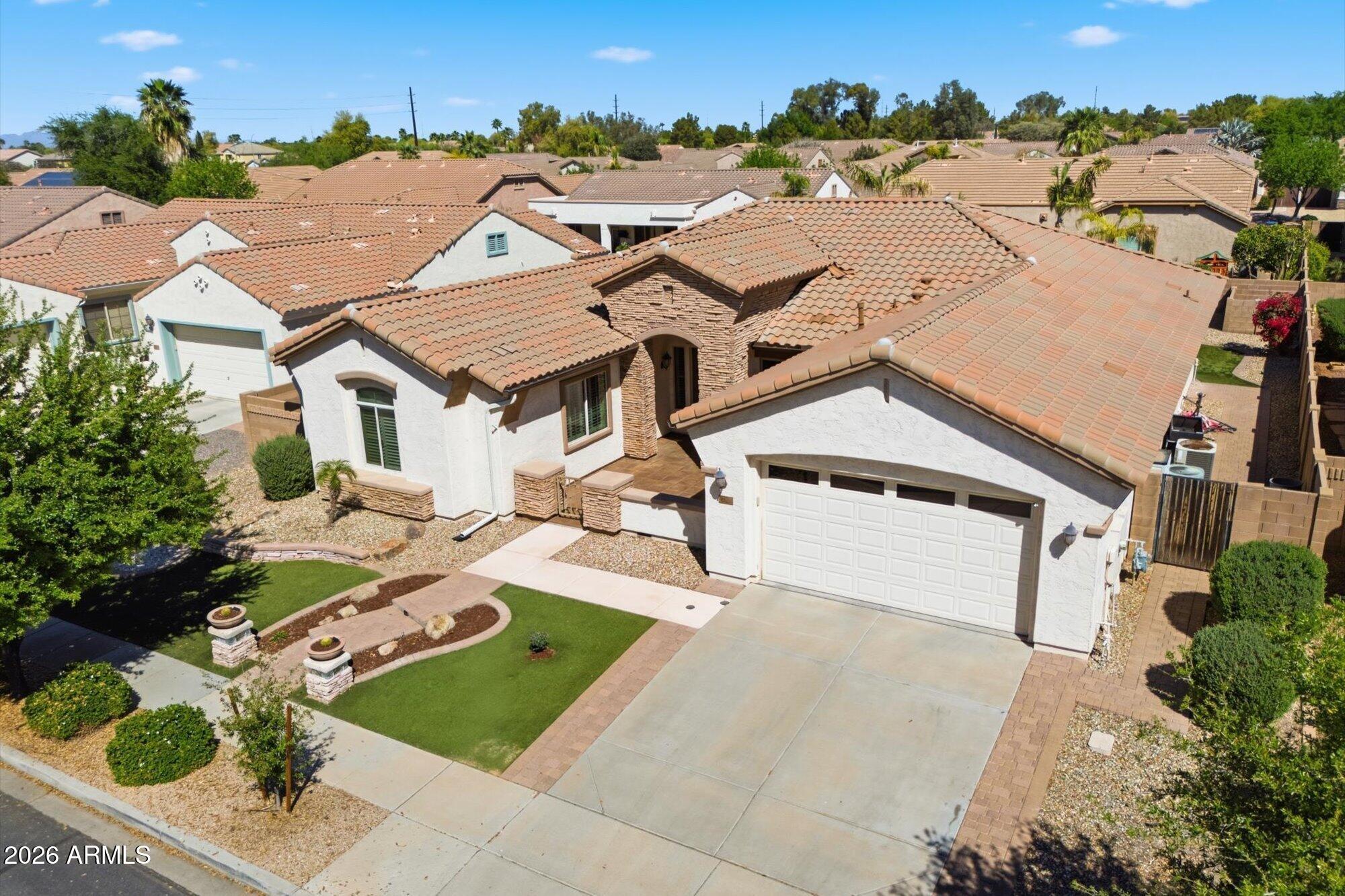 2106 E CRESCENT Place