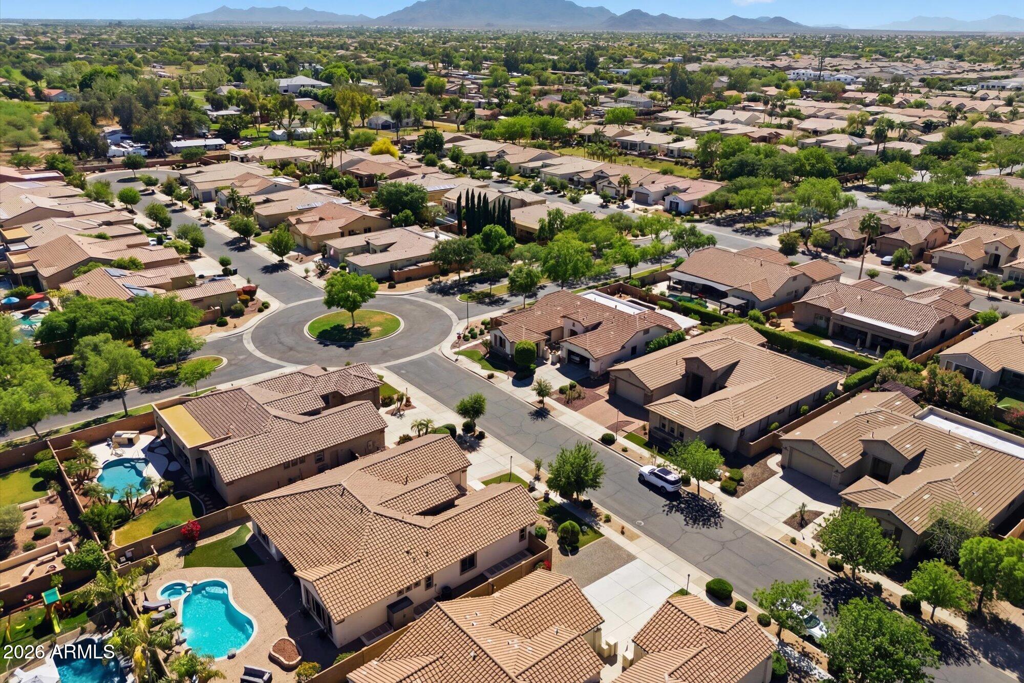 2106 E CRESCENT Place