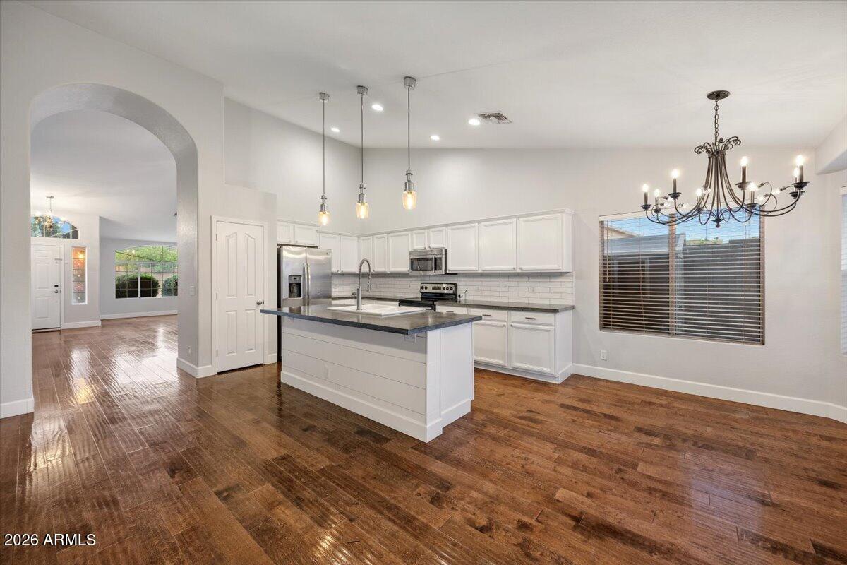 2347 E RANCH Road