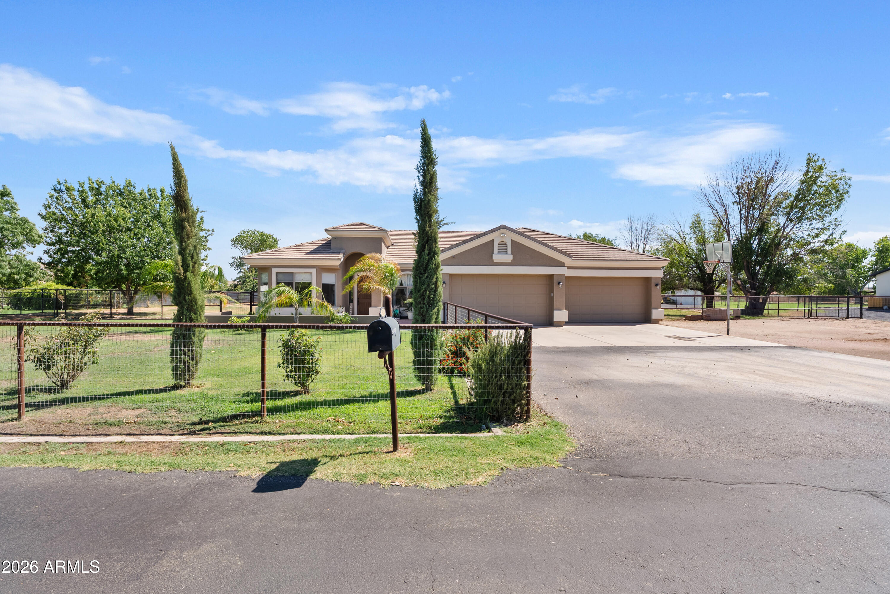 3785 E VIA DEL RANCHO Road