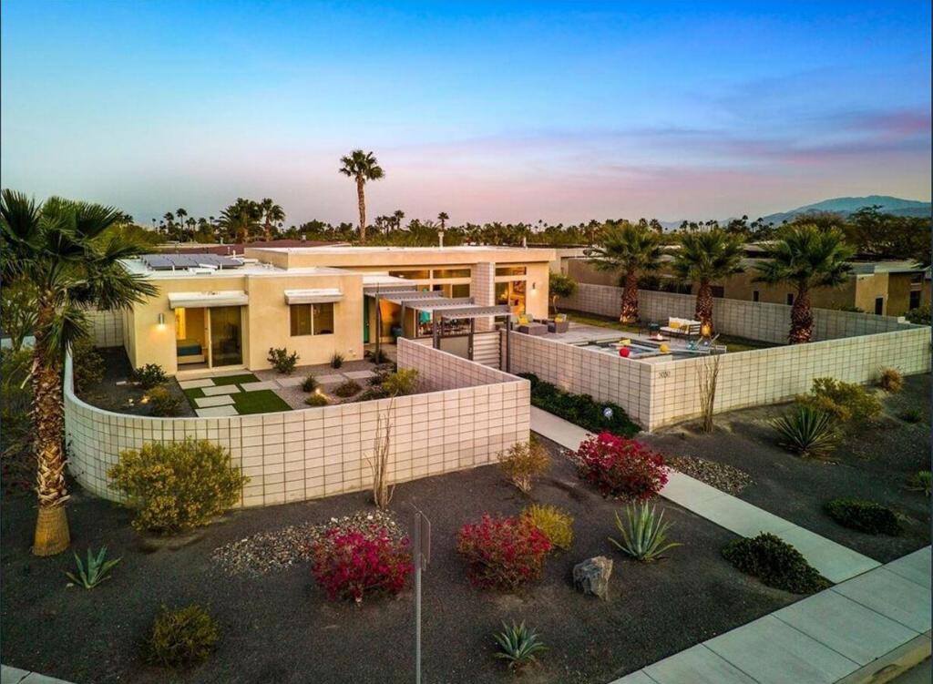 3030 N Avenida Caballeros